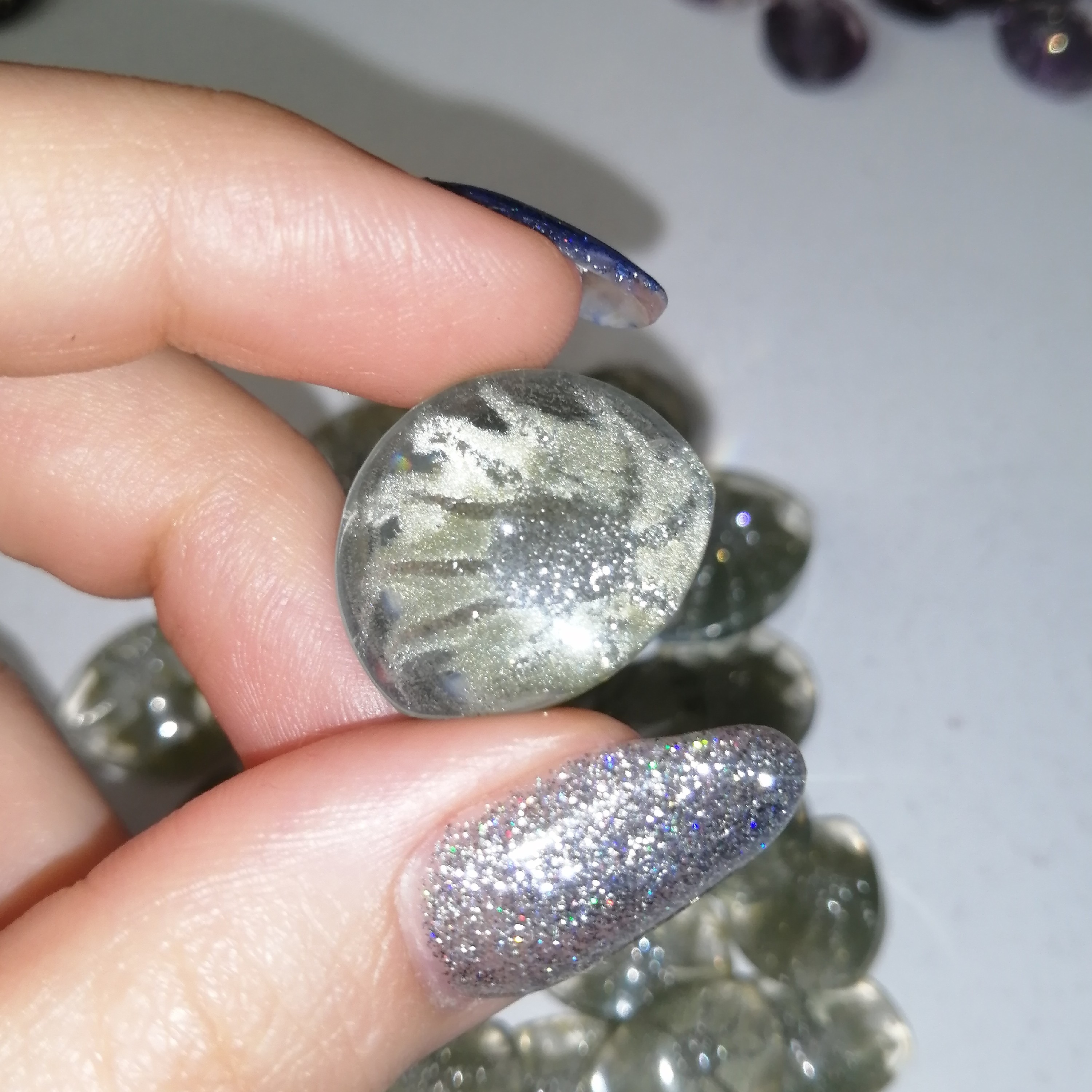 دکمه لباس یشمی اکلیلی شیشه ای در دو سایز ،بسته  تکی 