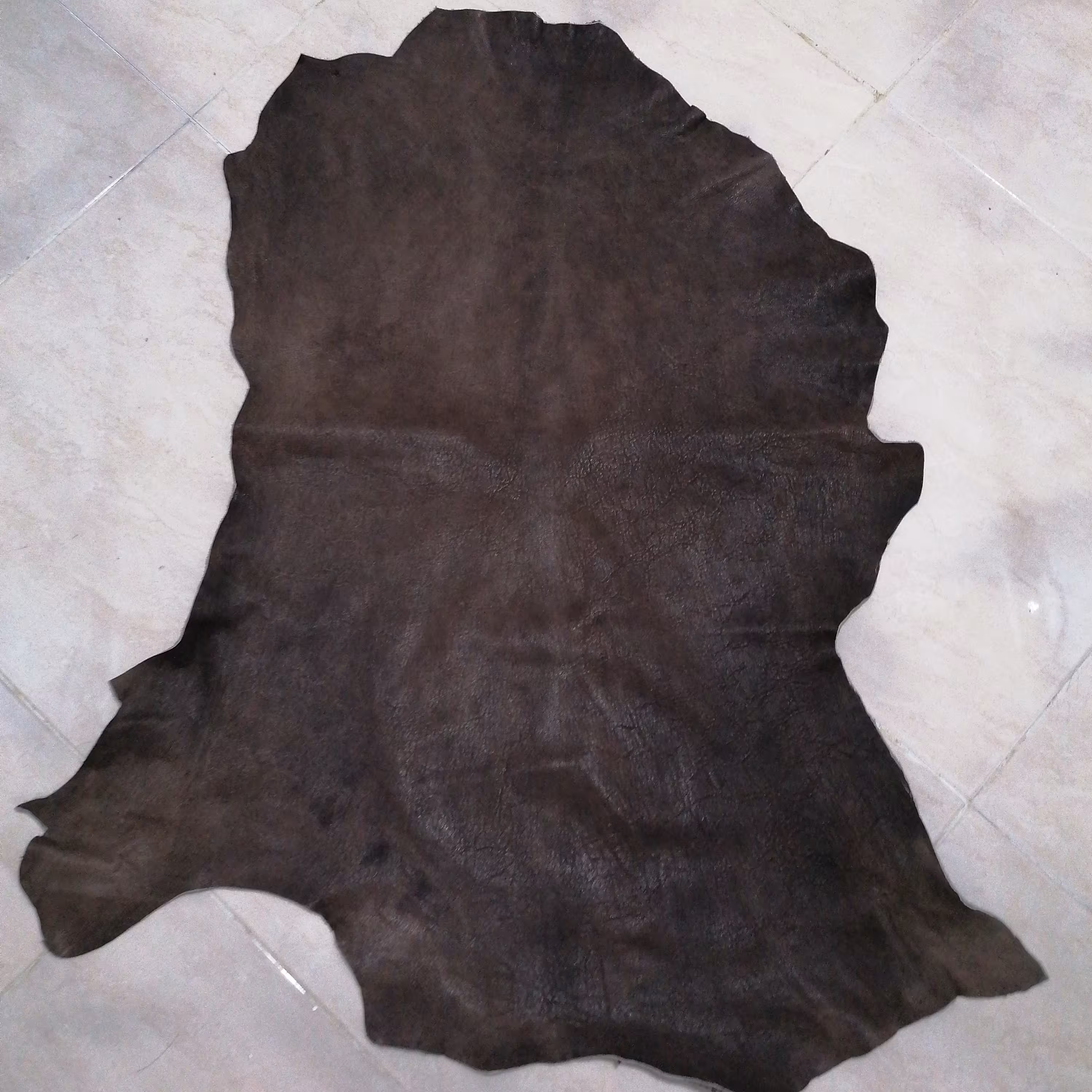 چرم طبیعی پوست بز درجه یک خام و دست نخورده مناسب برای استفاده در ساخت انواع کیف و استفاده به عنوان پادری 