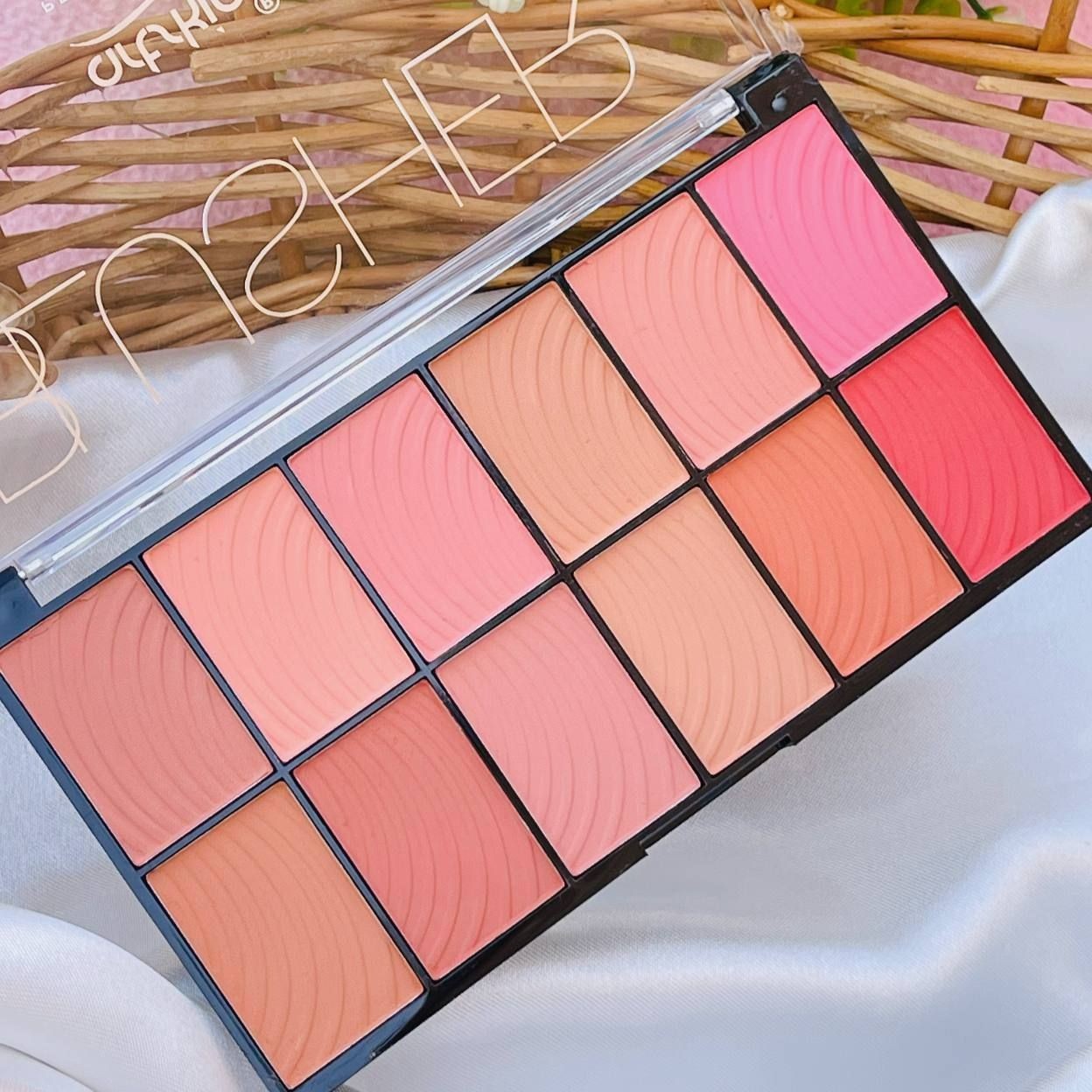 پالت رژگونه 12 رنگ آرت اسکین