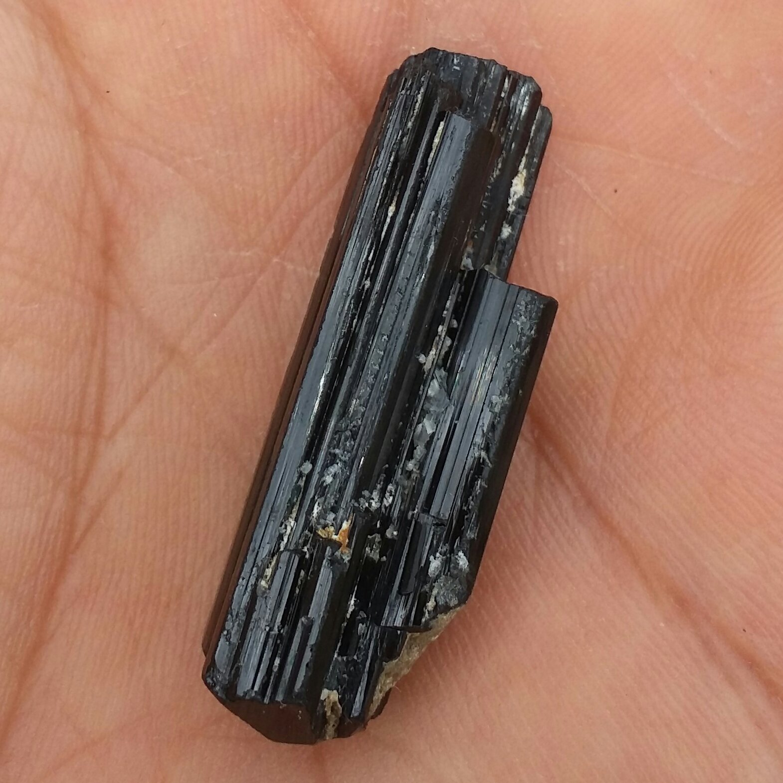 سنگ راف تورمالین شرول وارداتی ارزشمند شاهکار خلقت 100درصد طبیعی
مناسب جهت کلکسیون و ساخت نگین
کد 9495