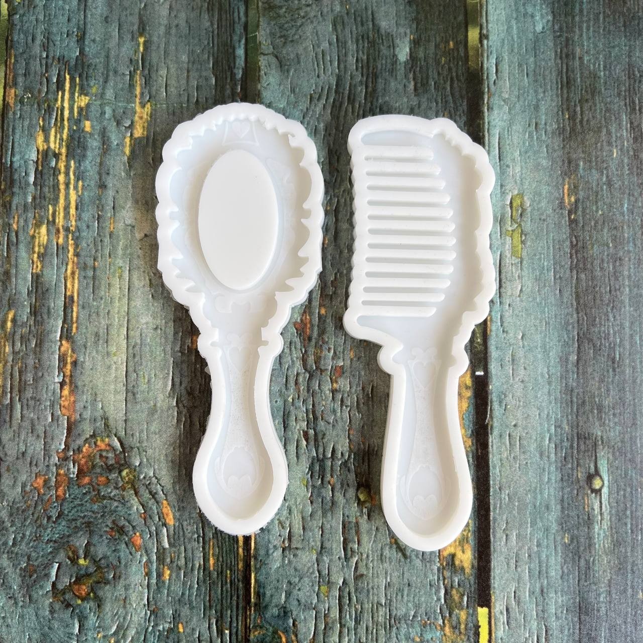 قالب سیلیکونی آینه و شانه همراه با  پک پنج تایی آینه پلکسی روکش دار کاملا سایز قالب 