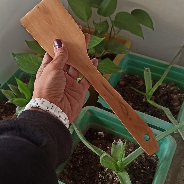 کفگیر چوبی برگردان معمولی دارای حلقه آویز استفاده از کفگیر چوبی سالمتر مقاوم