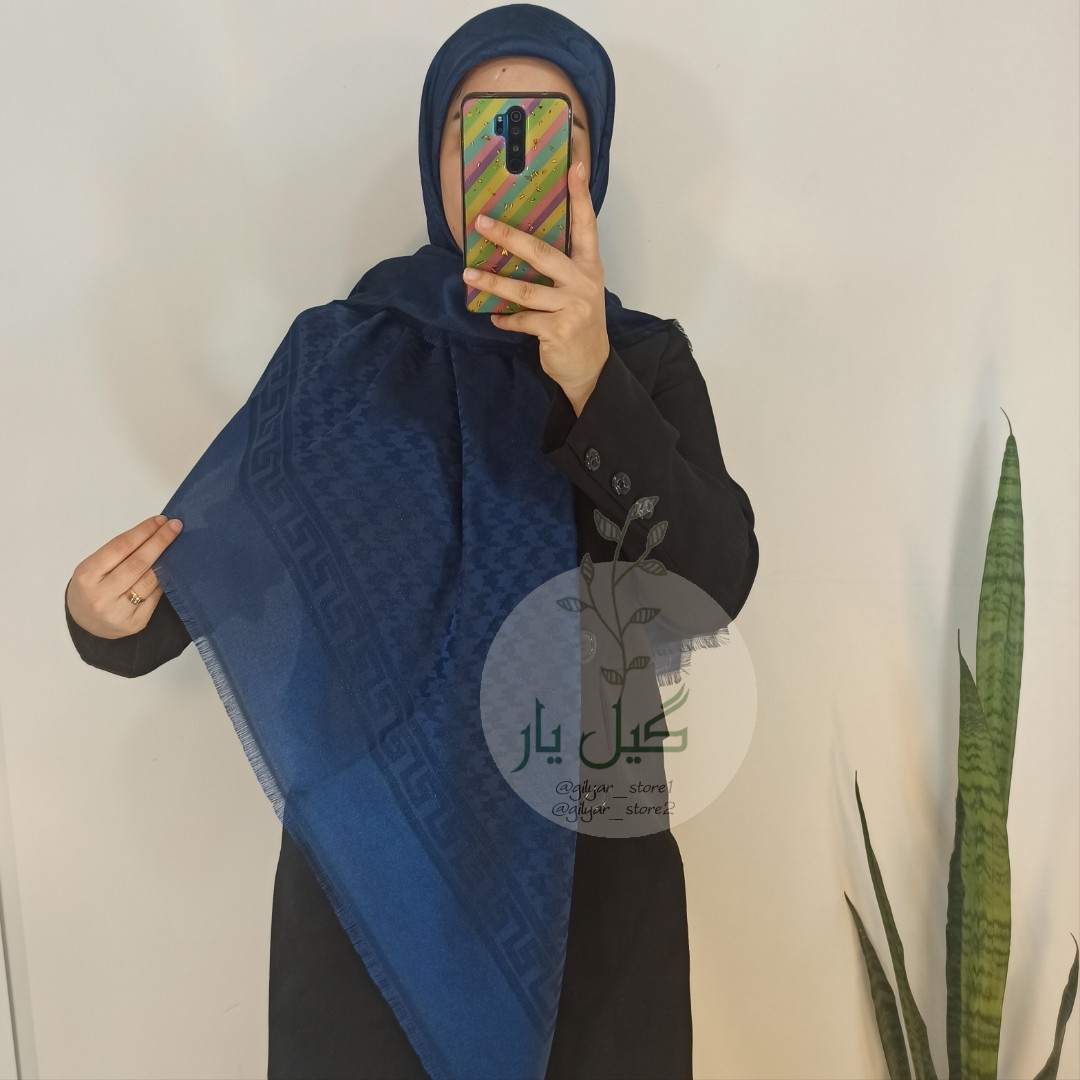روسری نخ ابریشم ژاکارد گل پیچازی و لمه دار سرمه ای قواره140بسیارزیبا
