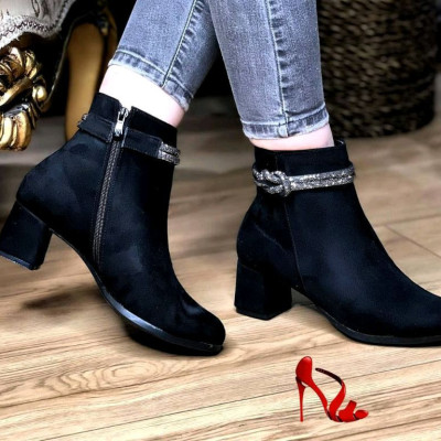 نیم بوت پاشنه دار