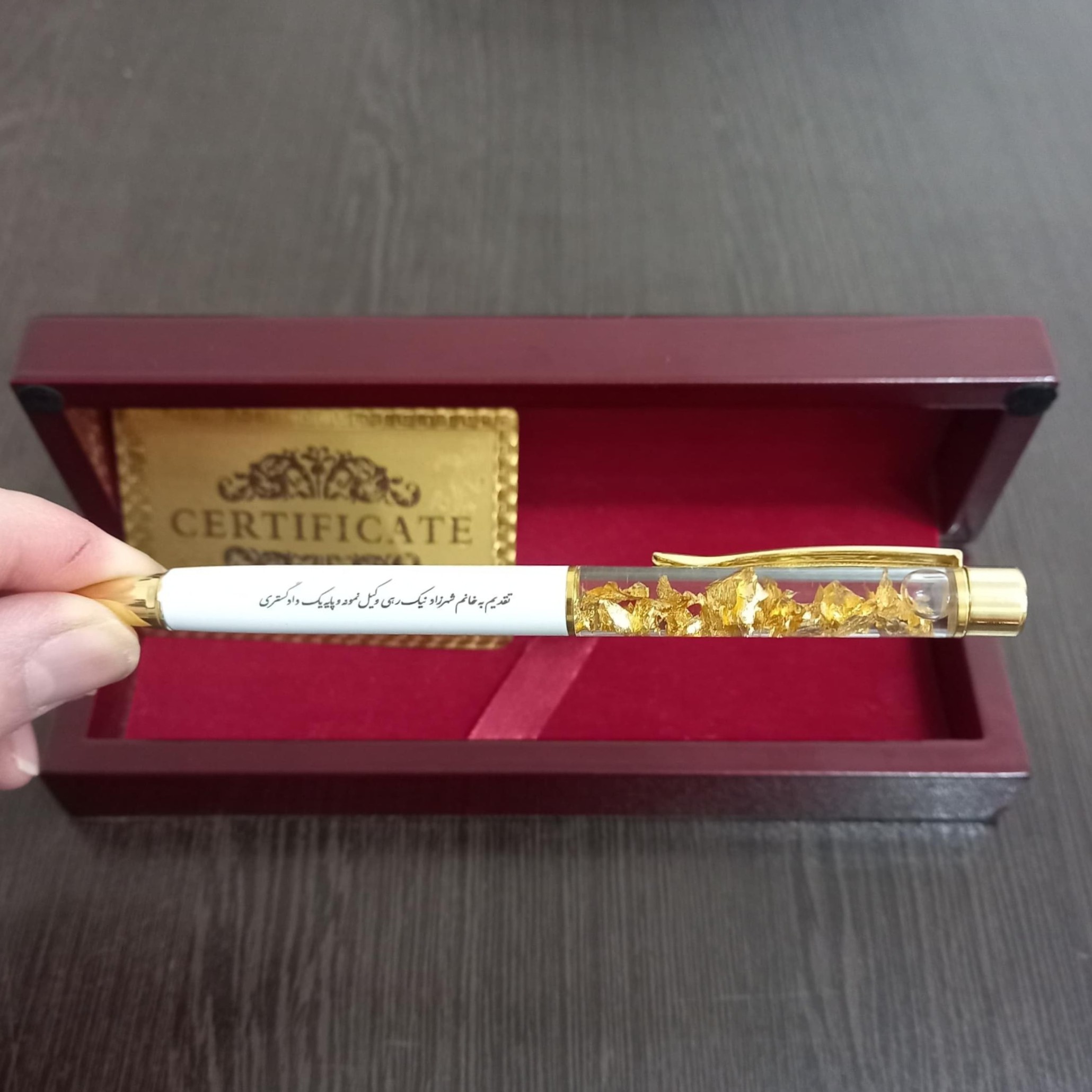 خودکار روکش طلا  با امکان حک اسم با شناسنامه و جعبه چوبی