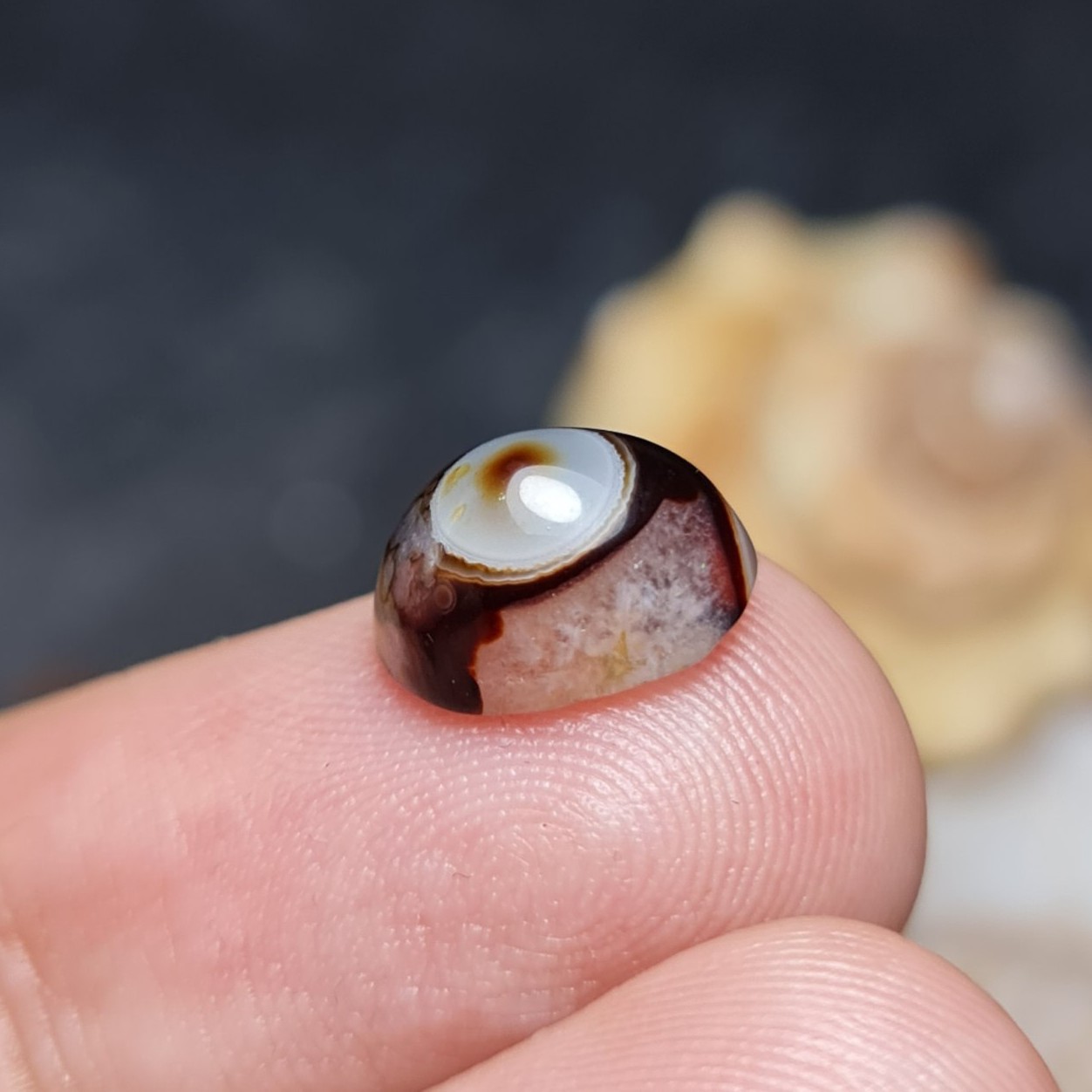  نگین فوق العاده زیبای سنگ عقیق باباقوری اصل معدنی
کد  28086