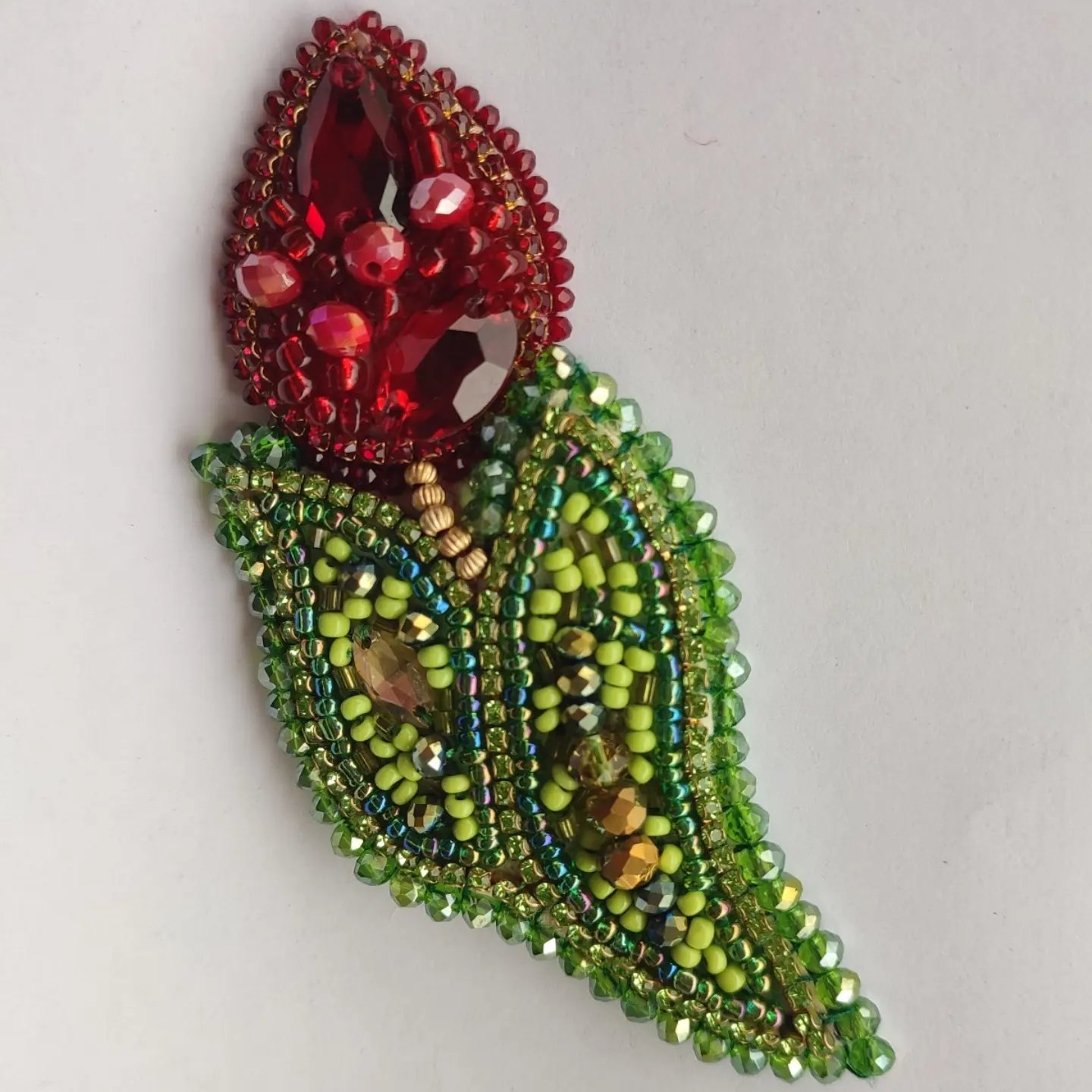 سنجاق سینه جواهردوزی