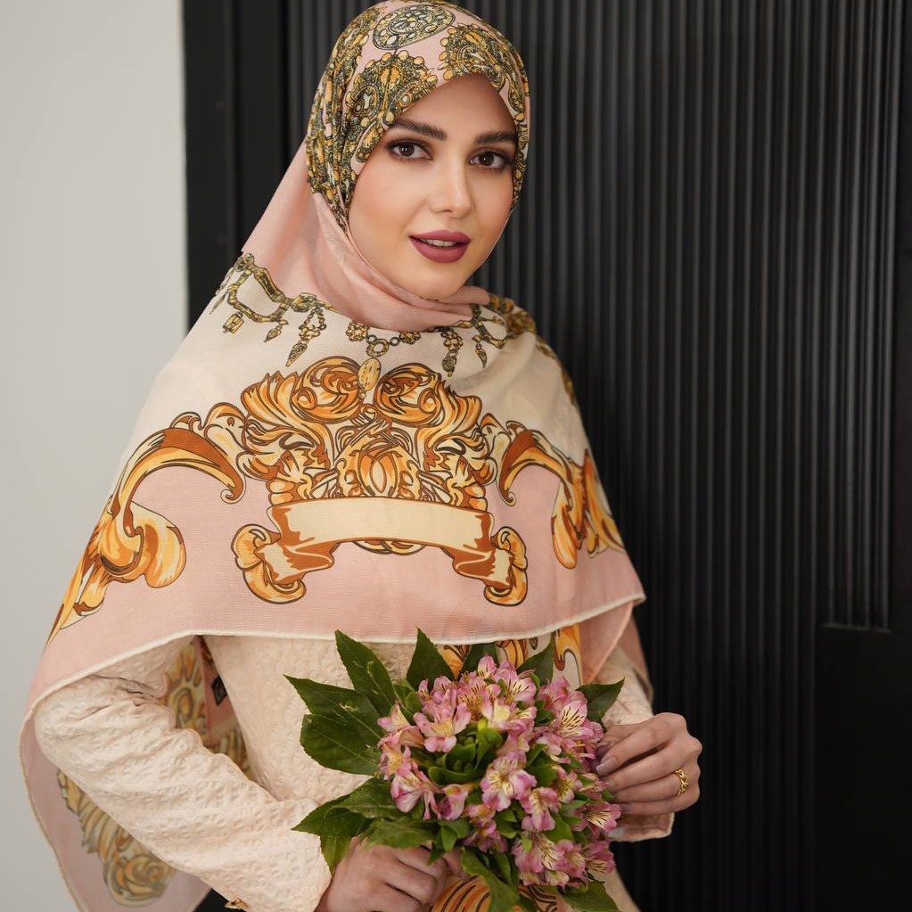 روسری عیدانه نخ گارزا سبک  قواره 140