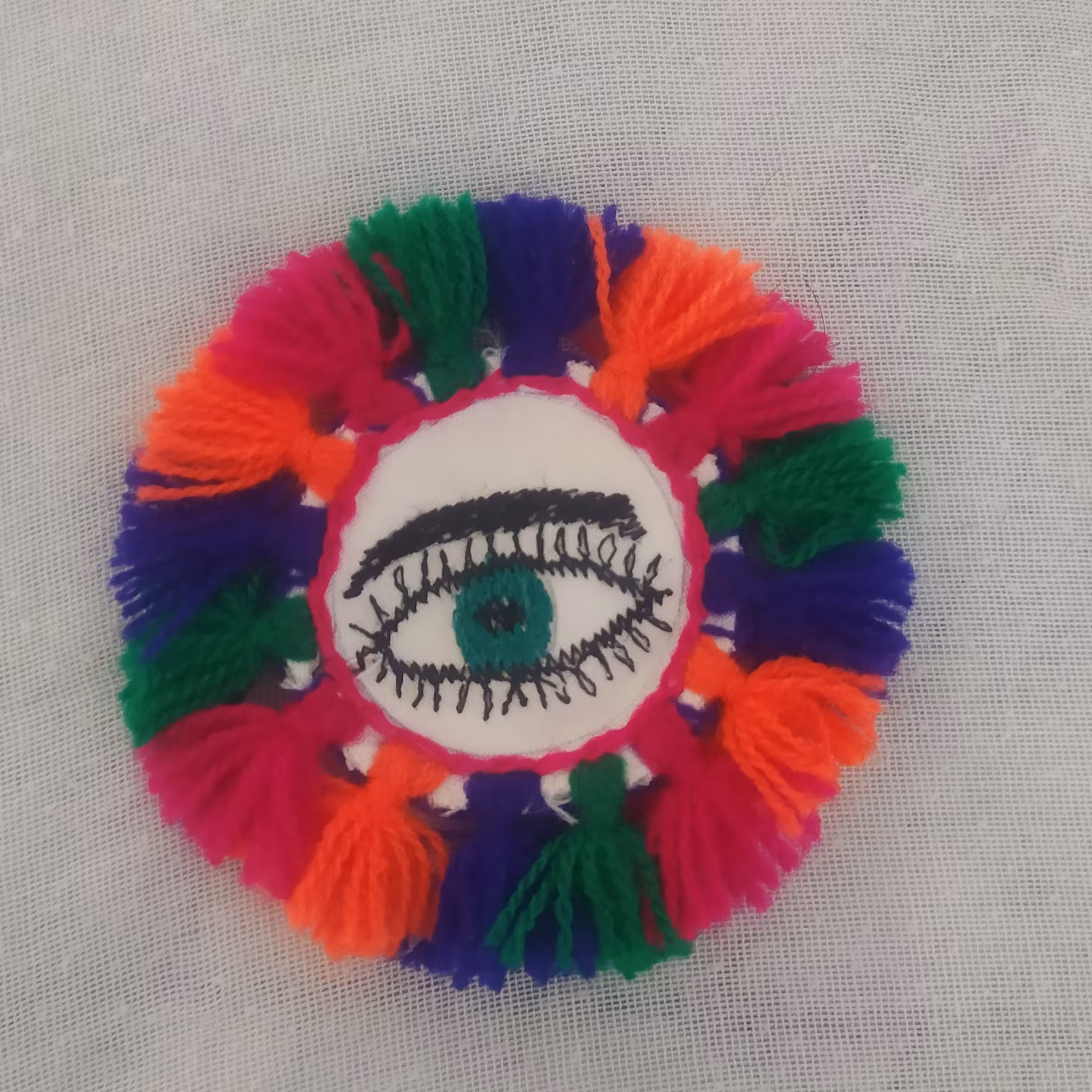 چشم و نظر گل دوزی شده دست سایز کوچک