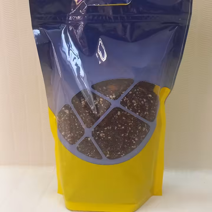 خاک مخصوص گیاهان آپارتمانی (پس کرایه)