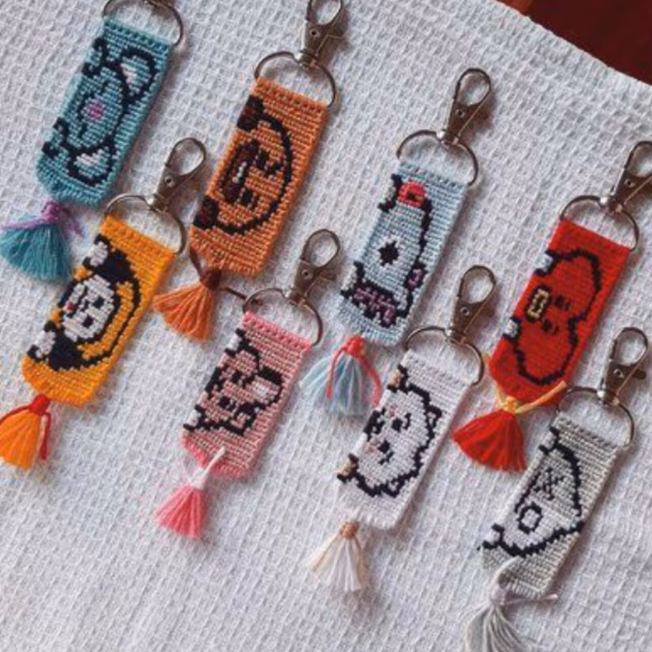 جاکلیدی و آویز کیف بافت  عروسکی ( محصول کاملا دستبافت )