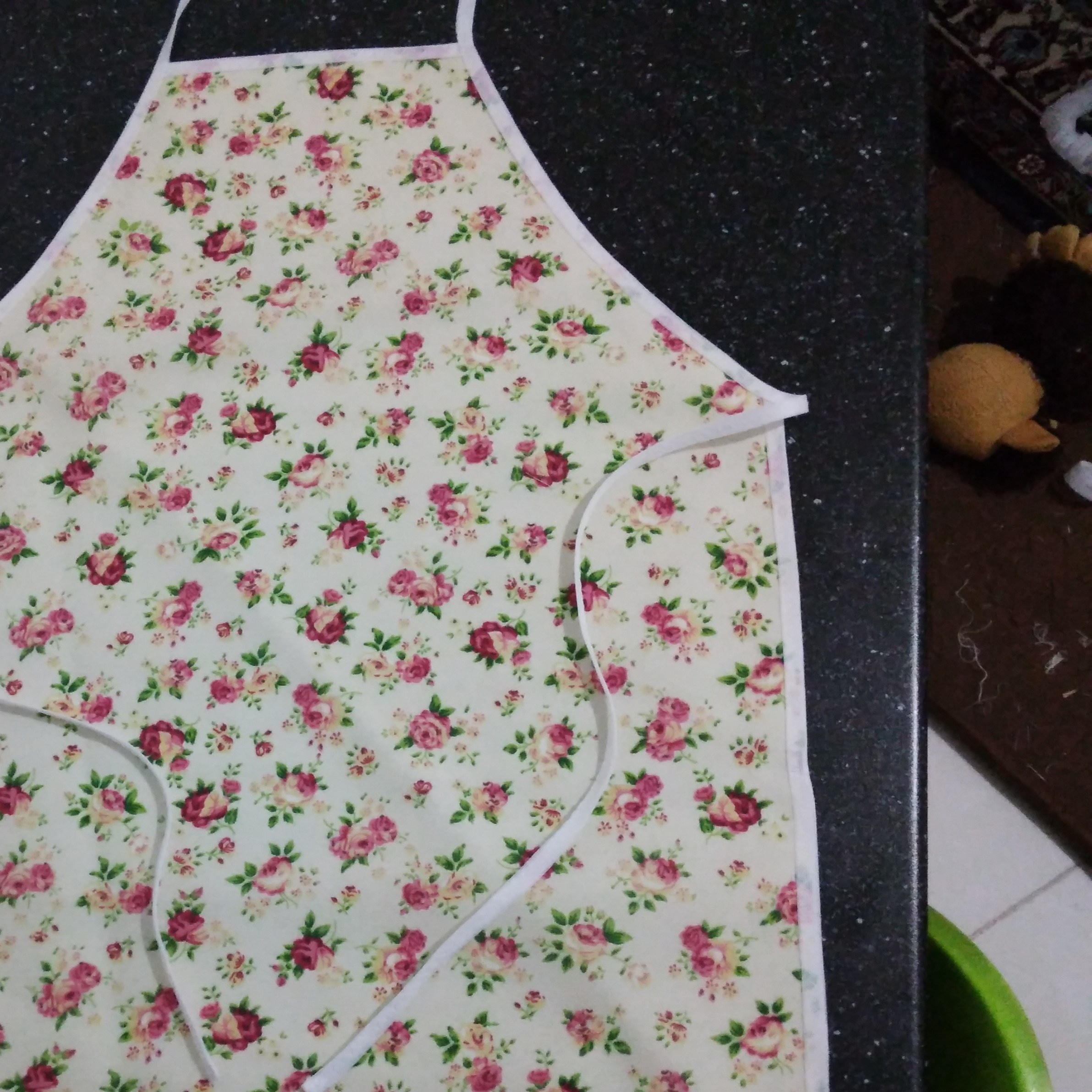 پیش بند آشپزخانه  دو لایه  لایه اول پارچه تترون  و آستری مشما 