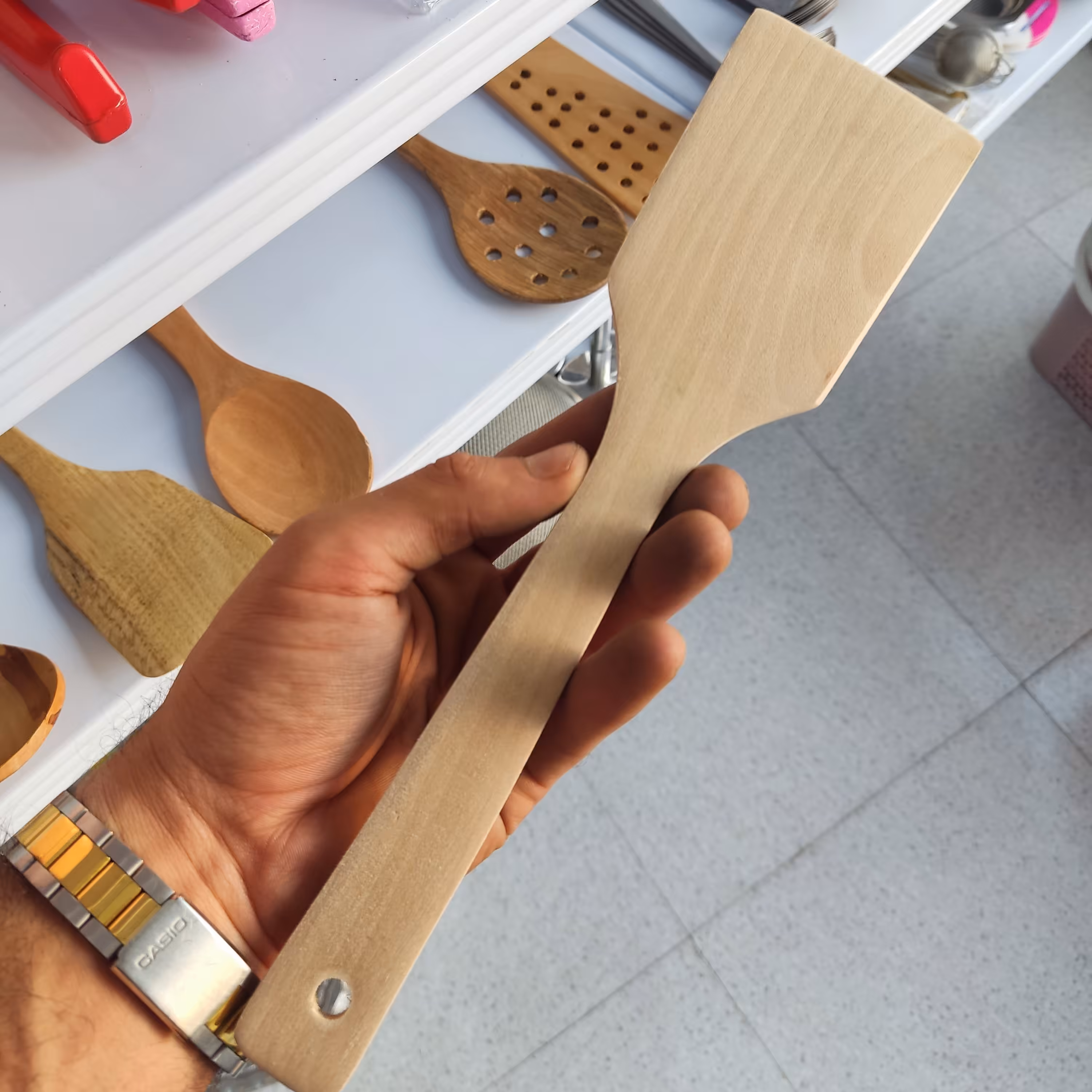 کفگیر ، قاشق برگردان چوبی کوچک 