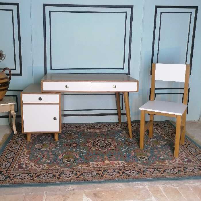 میز تحریر و صندلی سفید قهوه ای(پس کرایه)