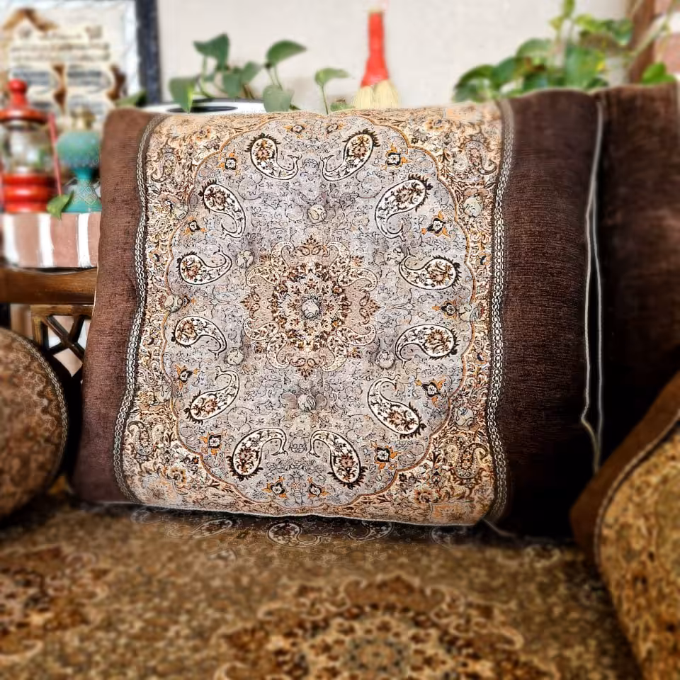 پشتی سنتی ترمه طرح خان سالار رنگ گردویی (یک جفت)