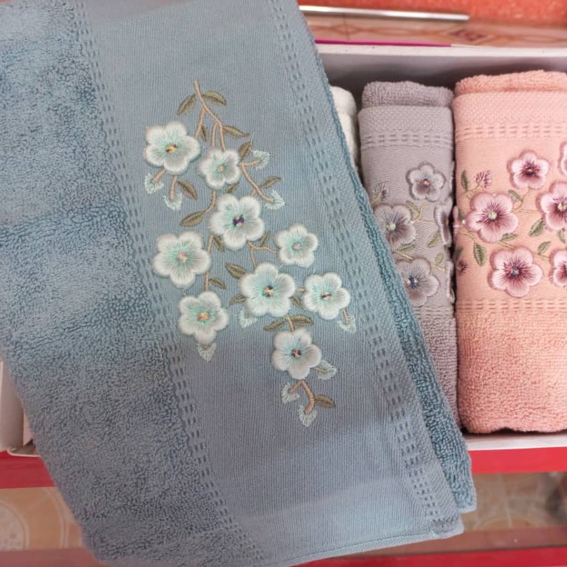 حوله دستی طرح گل ....دست دوز شده...آبگیری عالی