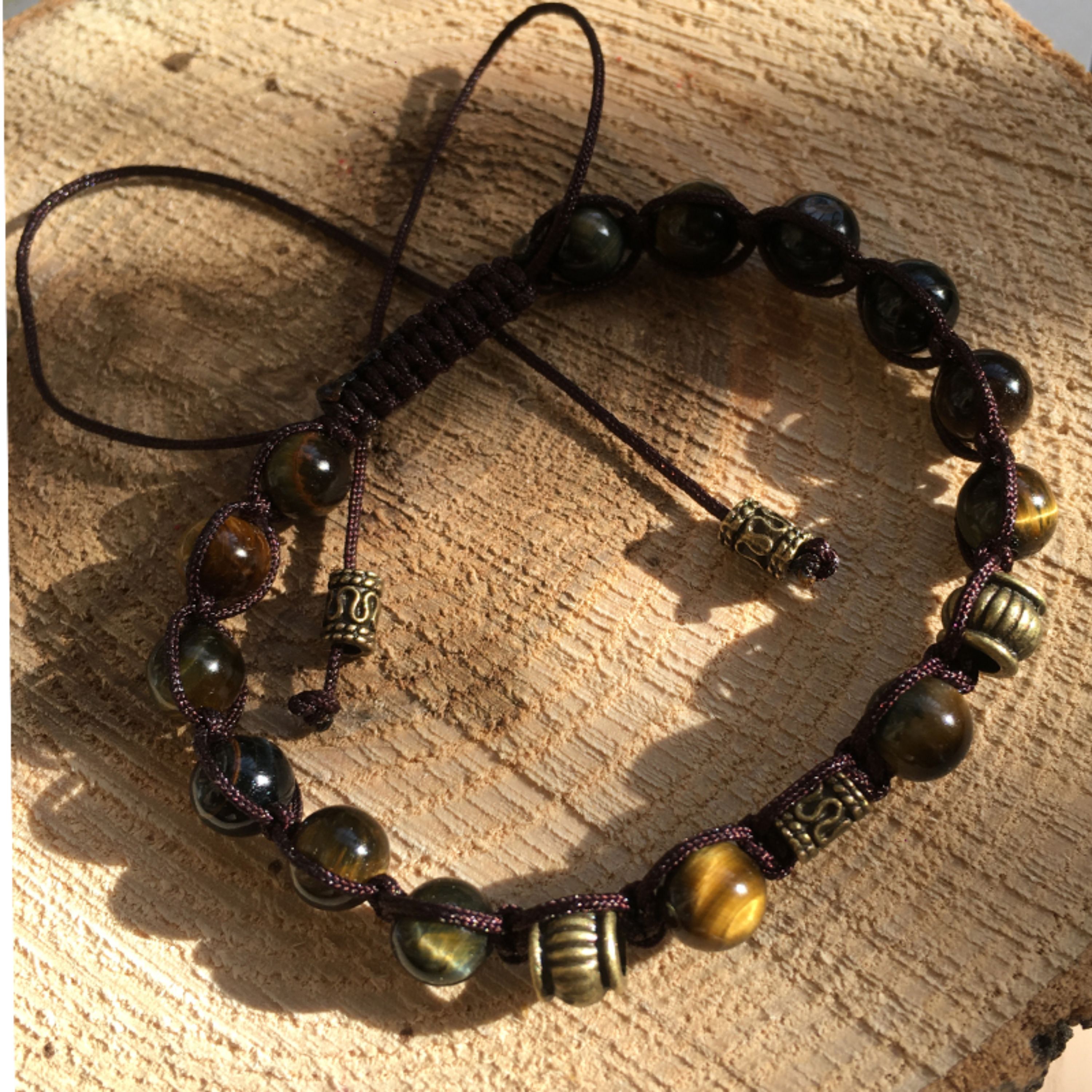 دستبند مدل آبان تلفیقی از سنگ های چشم ببر و خرج کار های برنز