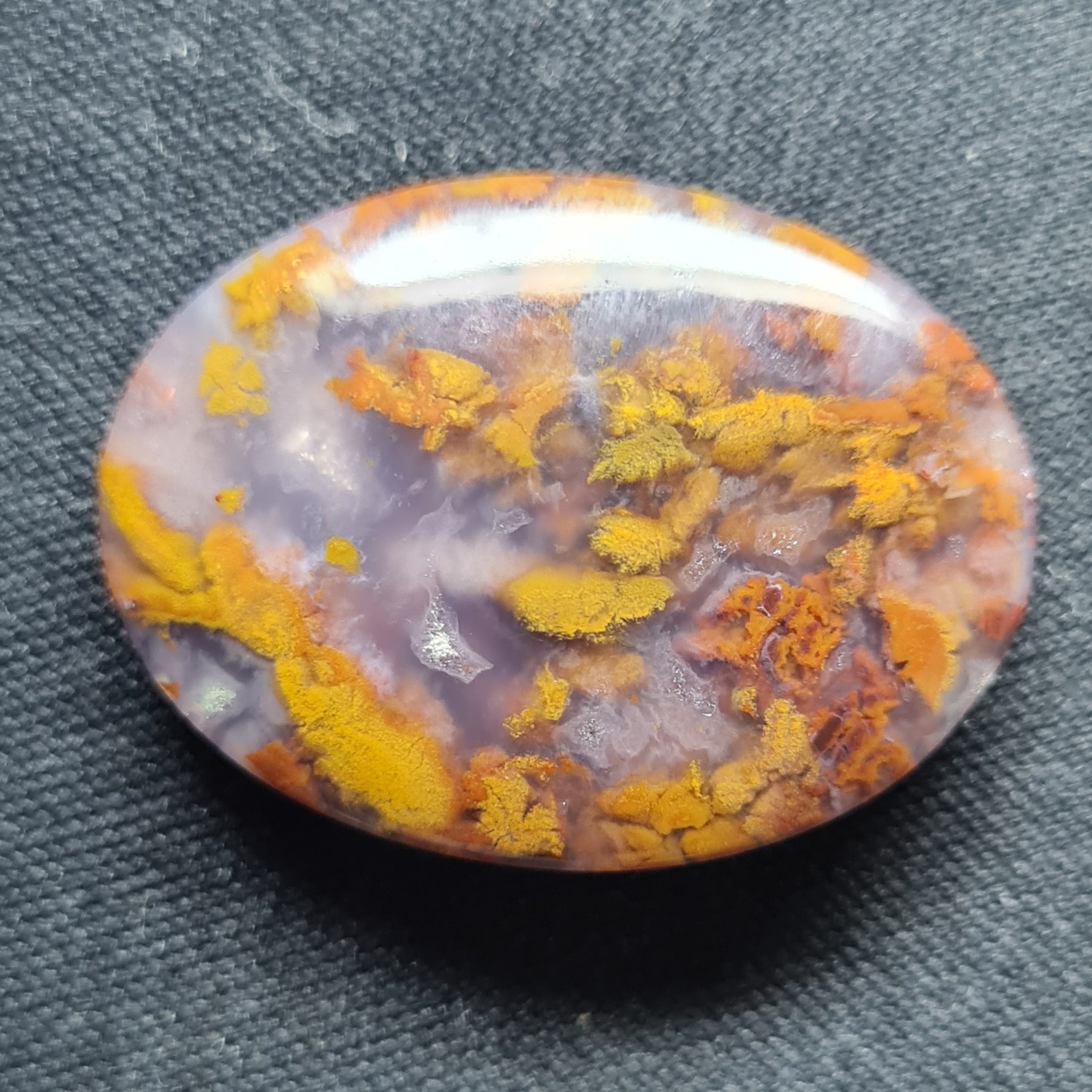 نگین عقیق شجر پاییزه.مشخصات. طول  3 سانتی متر. عرض  2.2 سانتی متر. ارتفاع 0.6 سانتی متر.