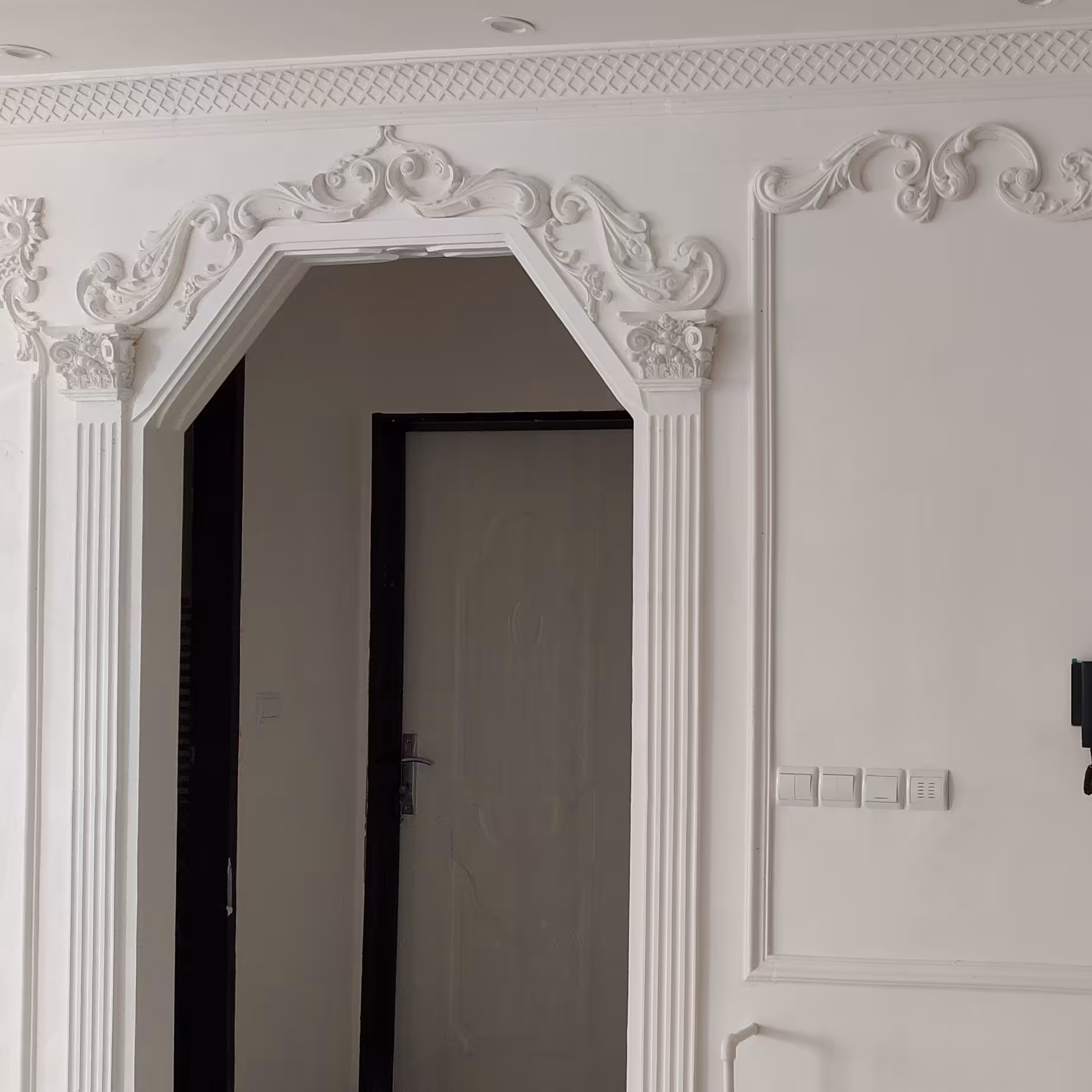 فروش نواع گچبری پیش ساخته کلاسیک و نئوکلاسیک با بیش از 350قطعه 