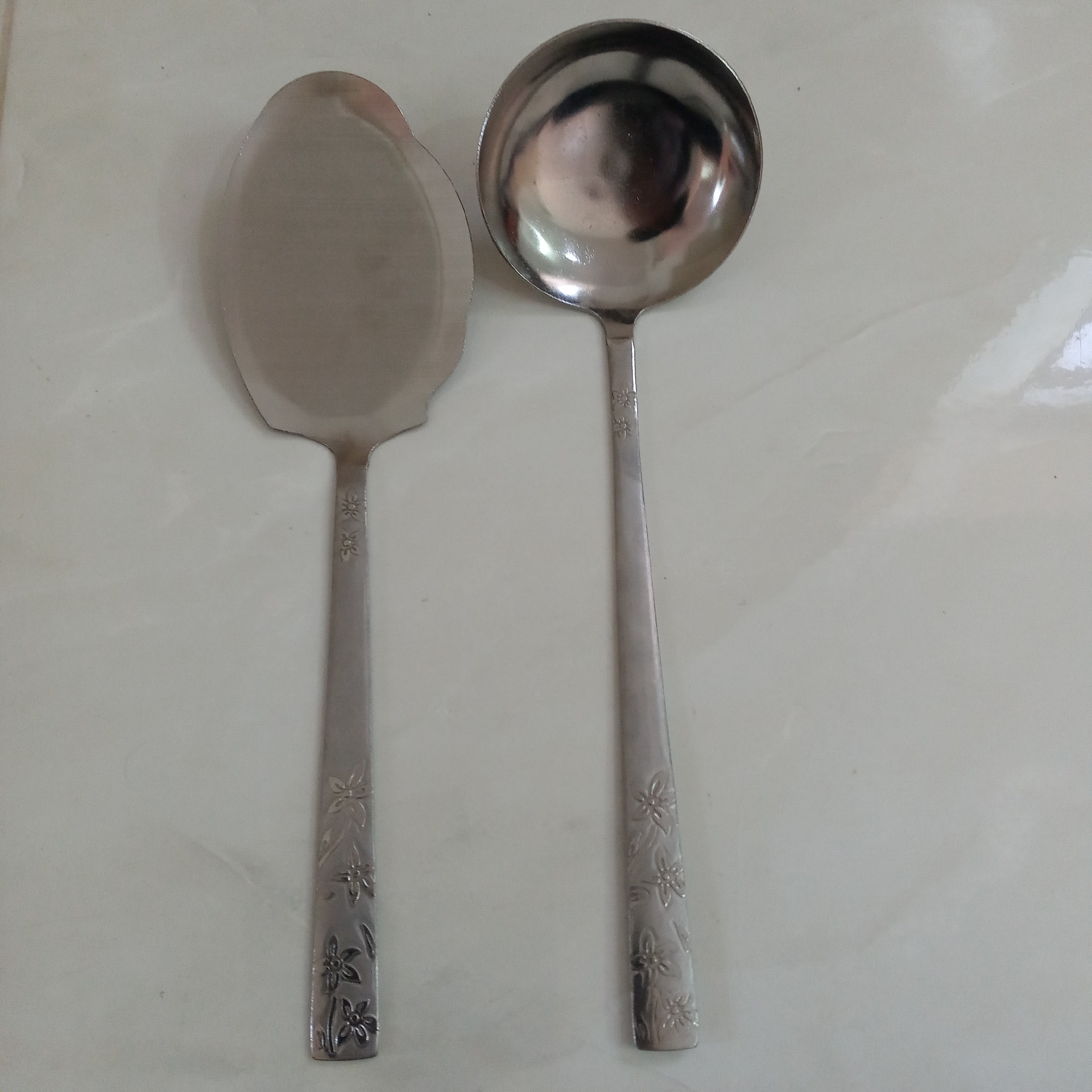 کفگیر و ملاقه طرح گل ریز بسته 2 عددی جنس فولاد زد زنگ ضخامت 2 میل 