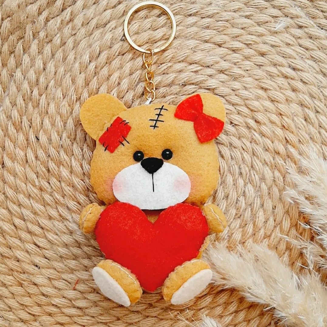 جاسوییچی عروسک خرس نمدی به همراه قلب