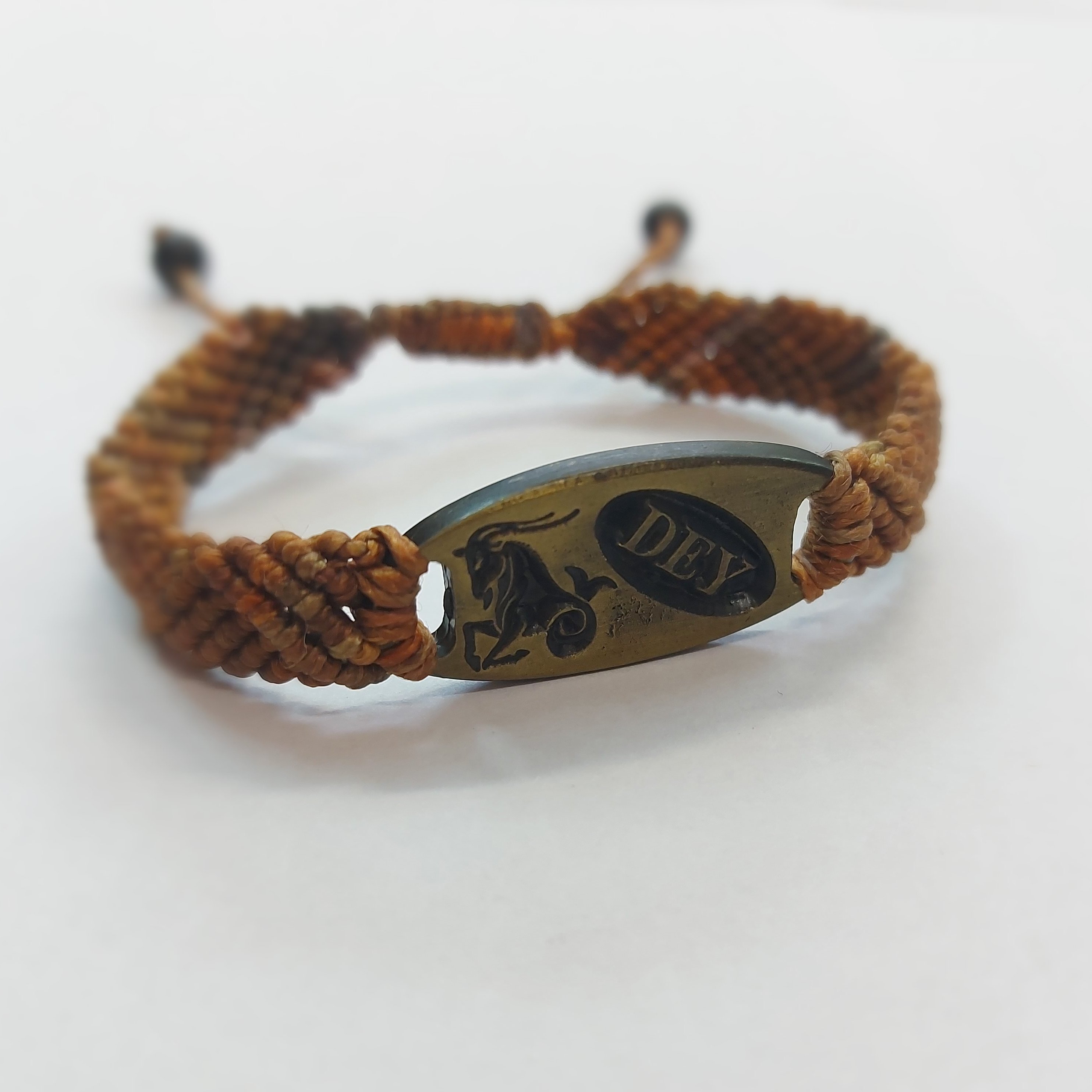 دستبند ماه تولد دی مکرومه بافی