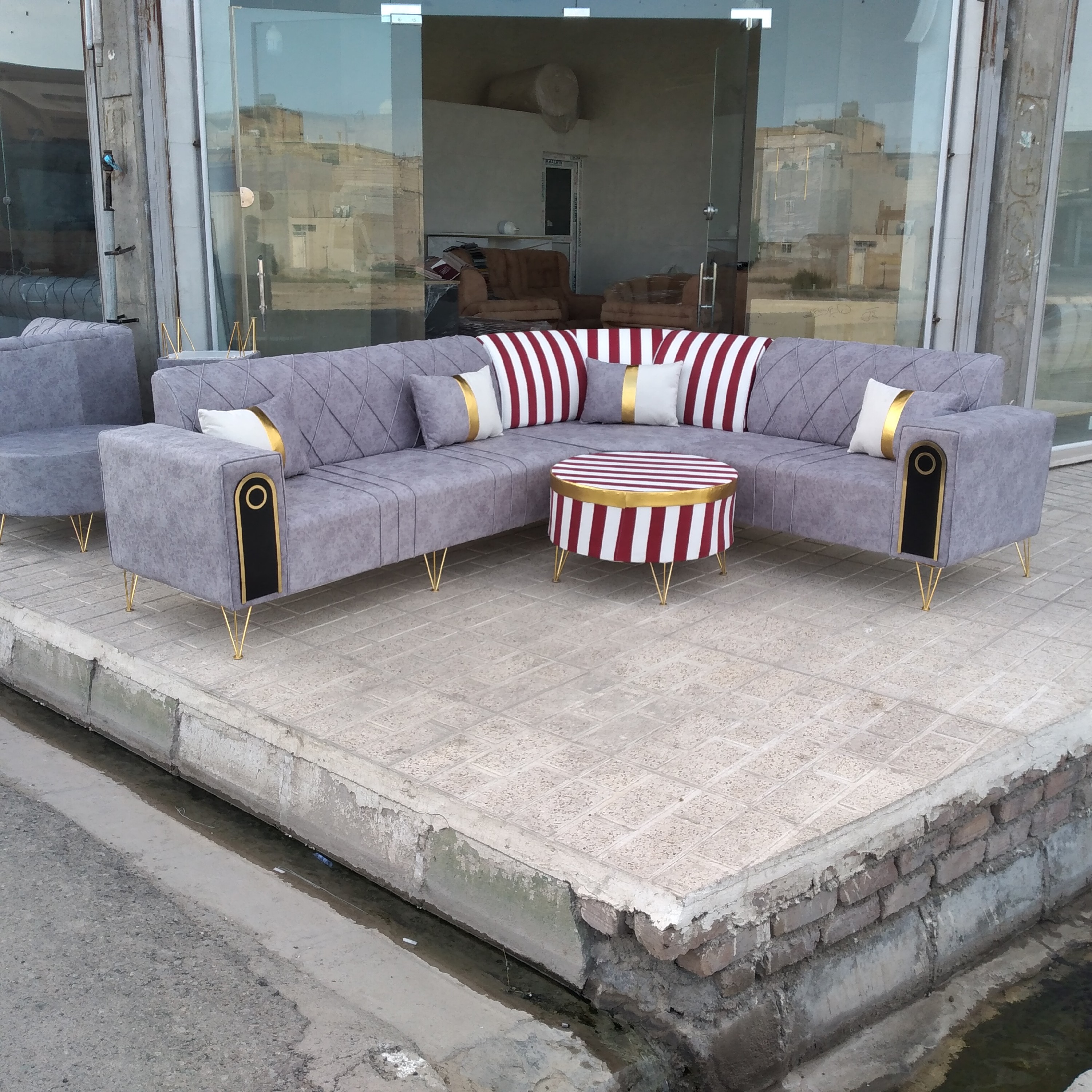 مبل راحتی الچستر پایه فلزی 