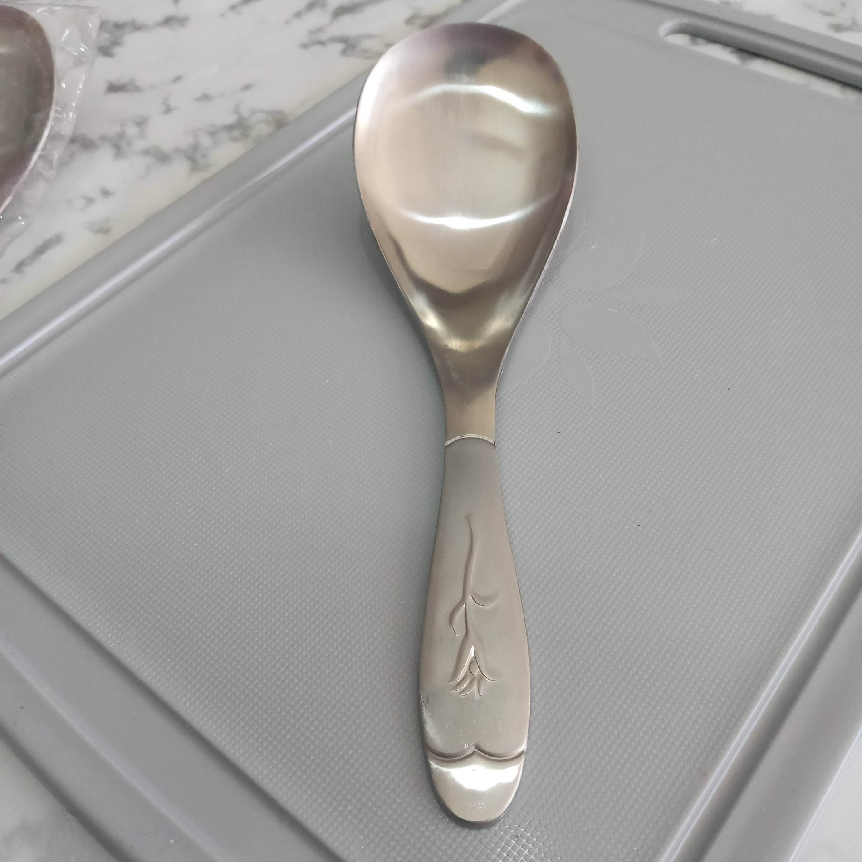 قاشق آجیل خوری طرح گل میخک بسته یک عددی جنس فولاد زد زنگ عیار 18 ضخامت 3 میل (آجیل خوری )