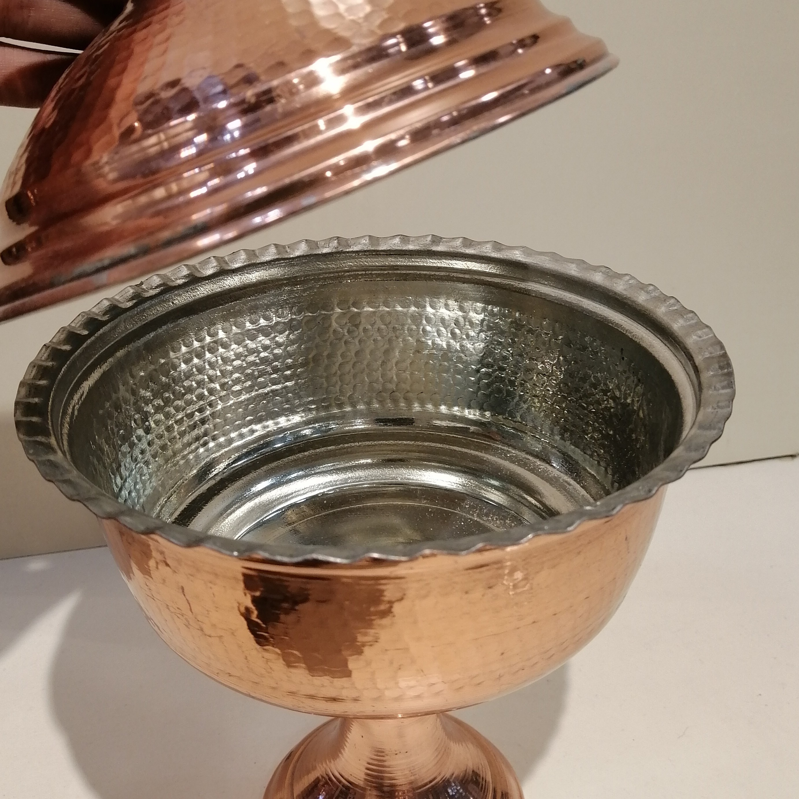 شکلات خوری  مسی لبه دالبر پایه دار بزرگ