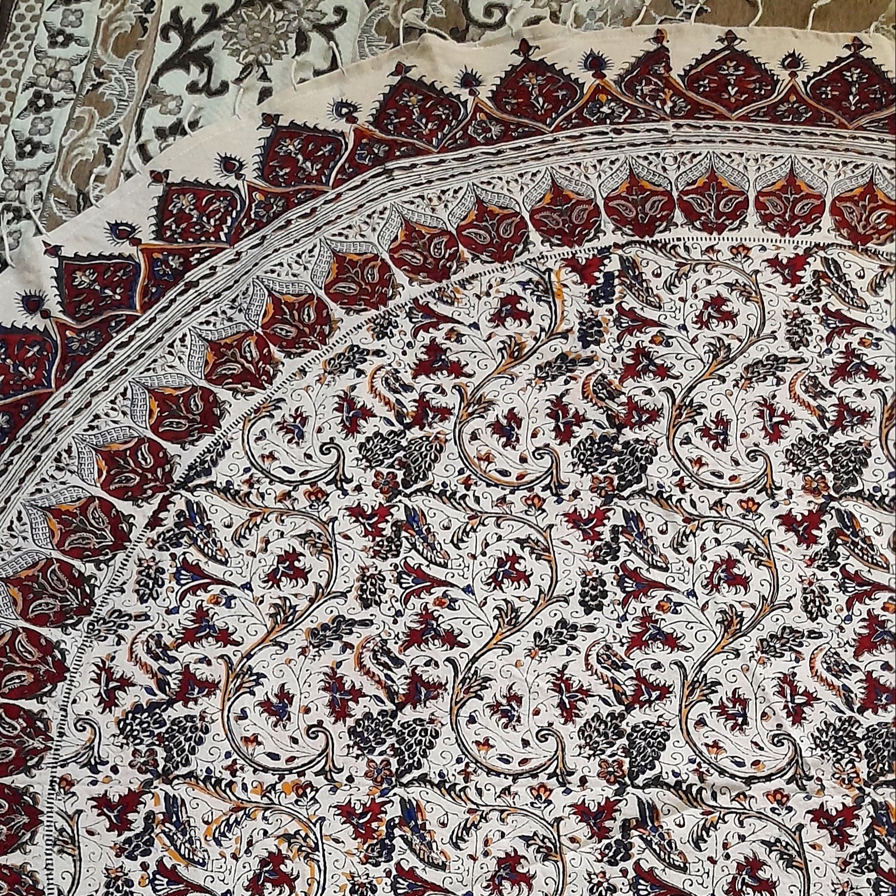 سفره ورومیزی قلمکاری سنتی گرد150سانت انگوری