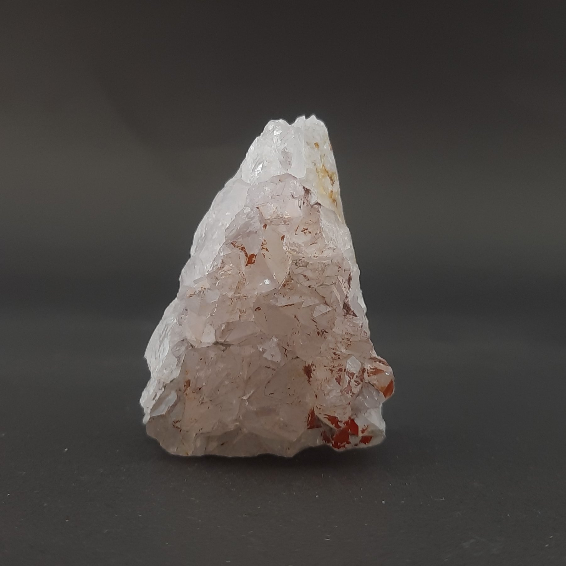 سنگ معدنی ماساژ آمتیست کوارتز عقیق پشت پولیش کد ک2500 صد در صد طبیعی و معدنی سطح هماتوییدی