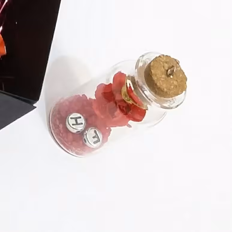 گیفت شیشه ای گیفت کادو گیفت کادویی گیفت شیشه عشق گیفت شیشه آرزو گل کاغذی و شن قرمز 