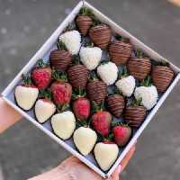 باکس توت فرنگی شکلاتی