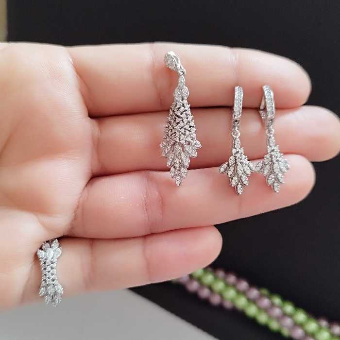 نیم ست نقره عیار925به همراه انگشتر با روکش طلا  وزیبا و درخشان 