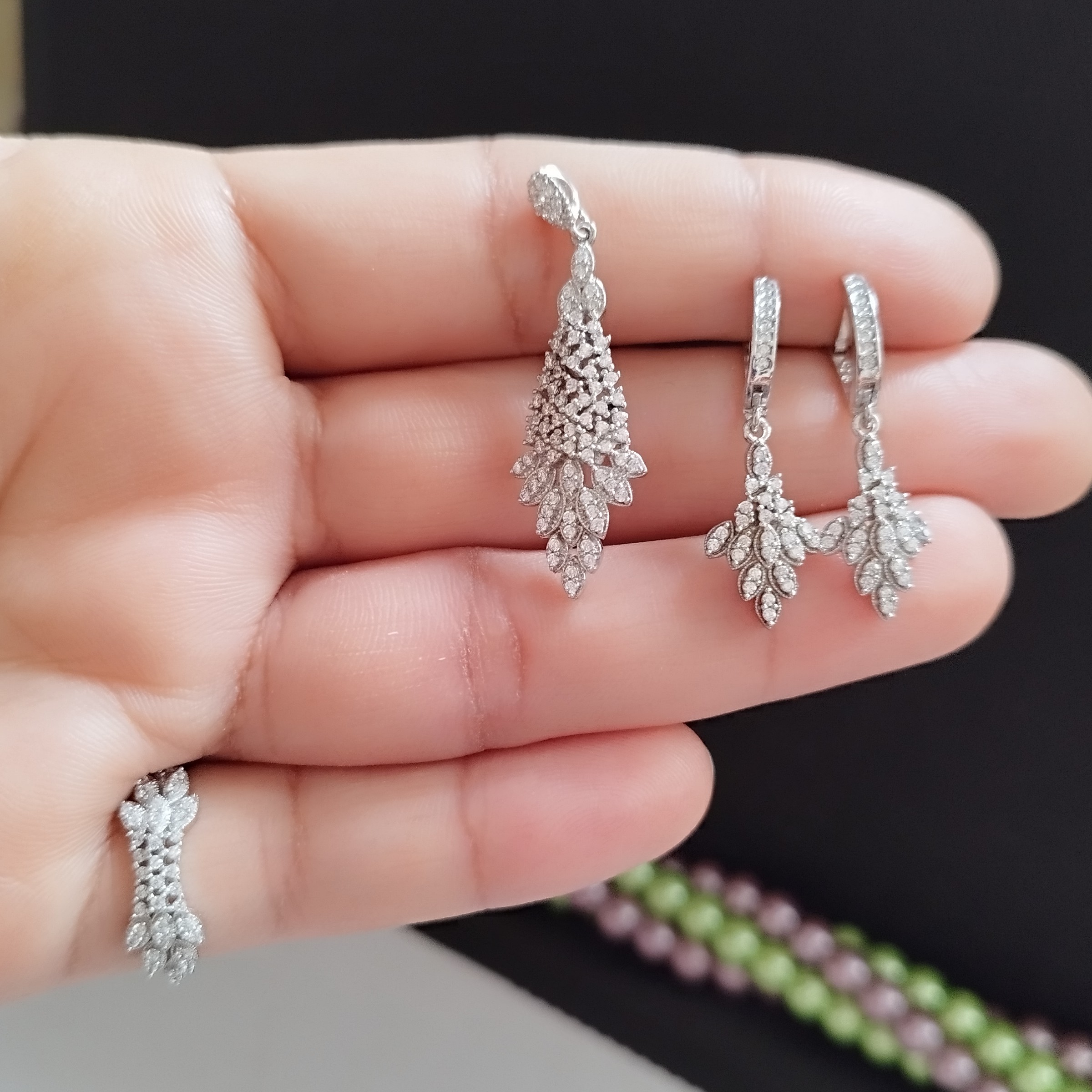 نیم ست نقره عیار925به همراه انگشتر با روکش طلا  وزیبا و درخشان 