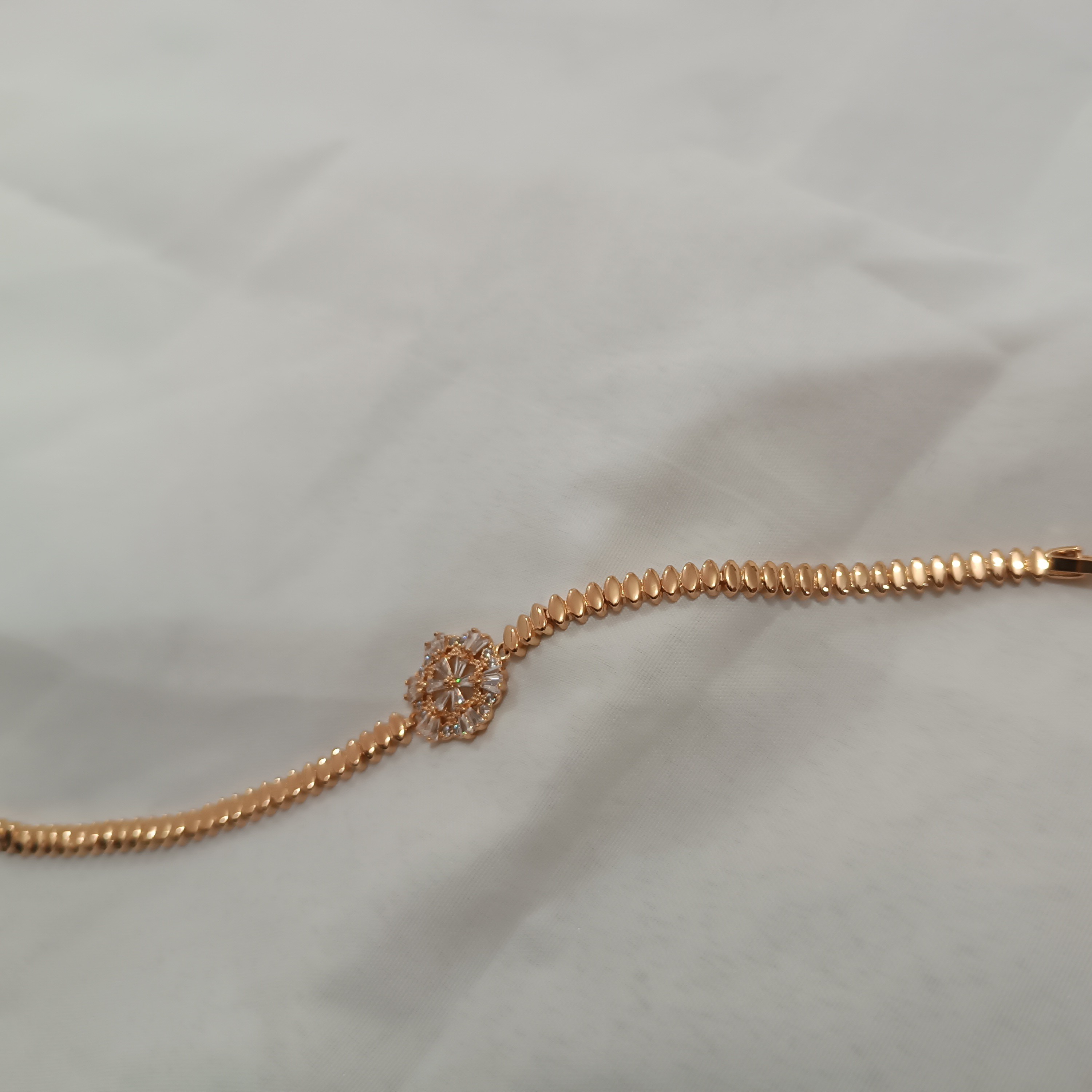 دستبند جواهر نشان پر نگین مارک معتبر  ژوپینگ