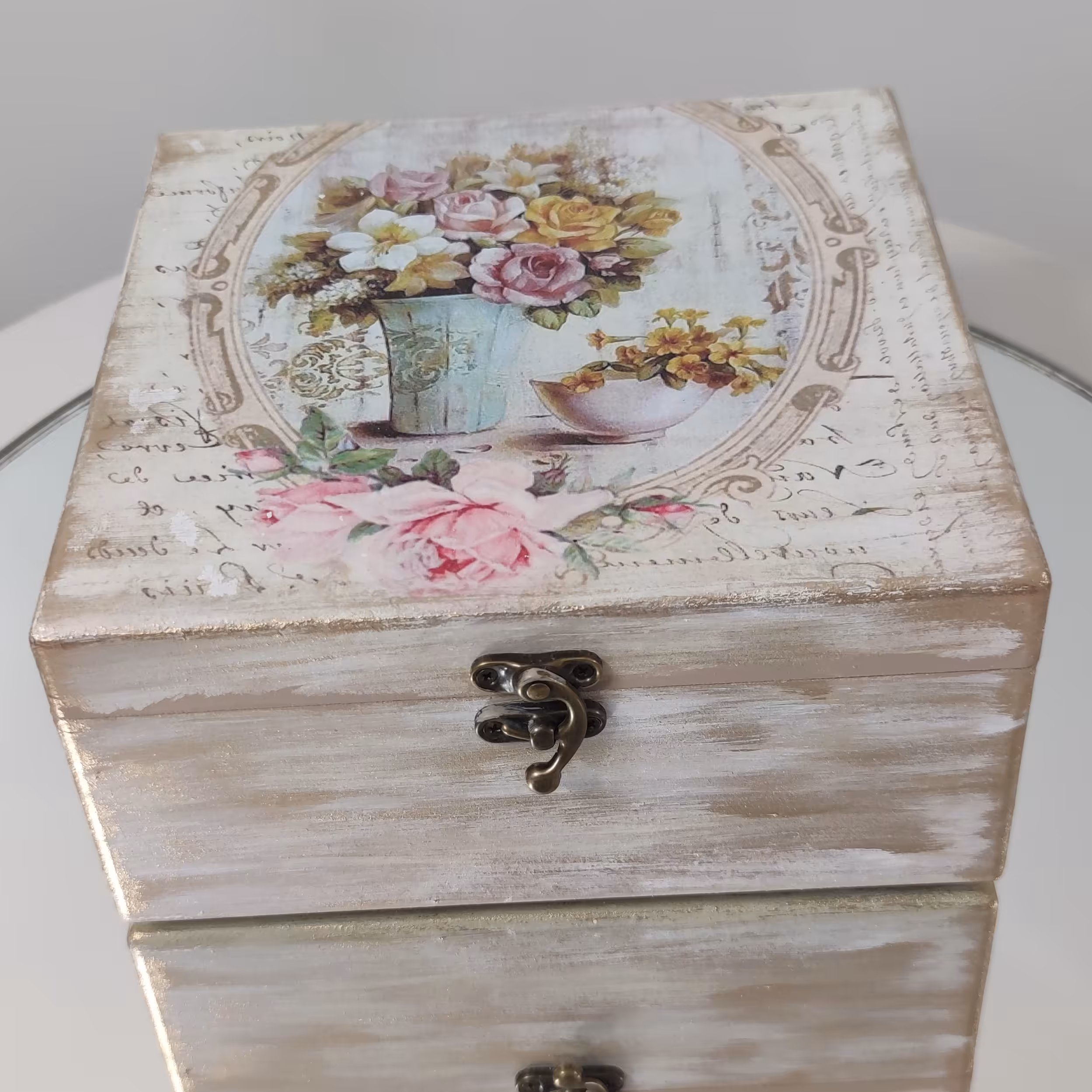 جعبه طرح گل مناسب هدیه و قابل تغییر طرح و رنگ و جنس چوبی