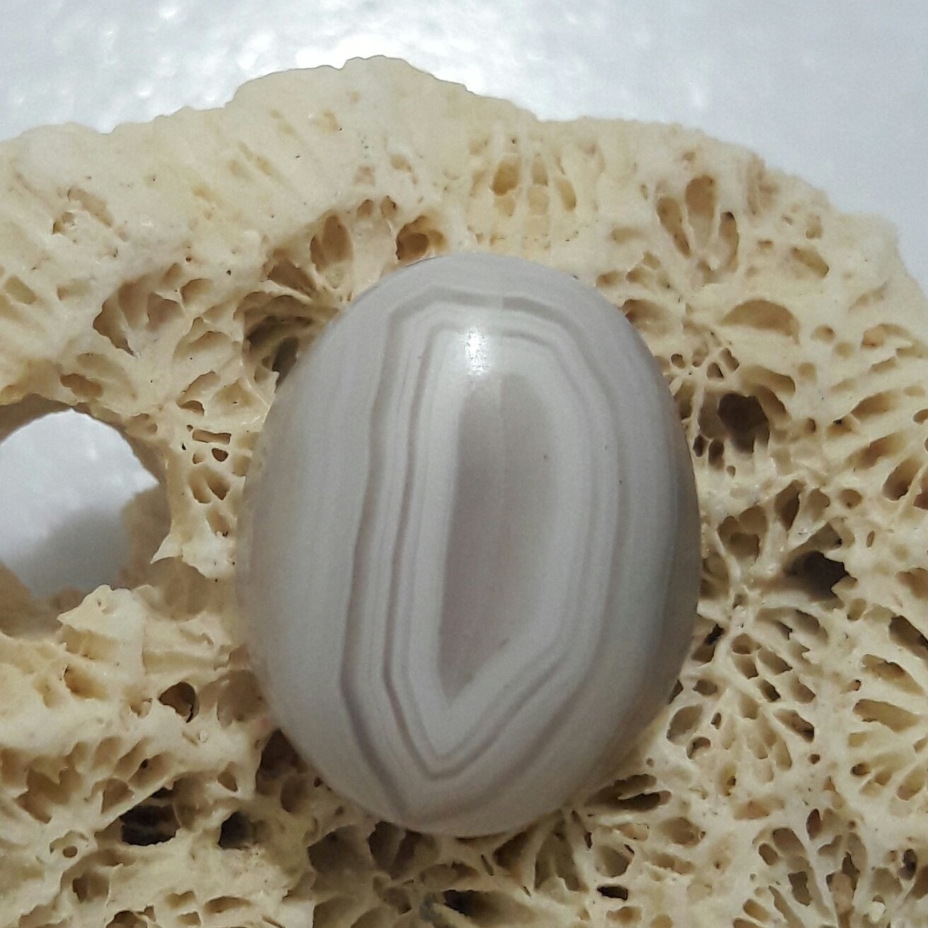 نگین عقیق سلیمانی دست تراش منظم