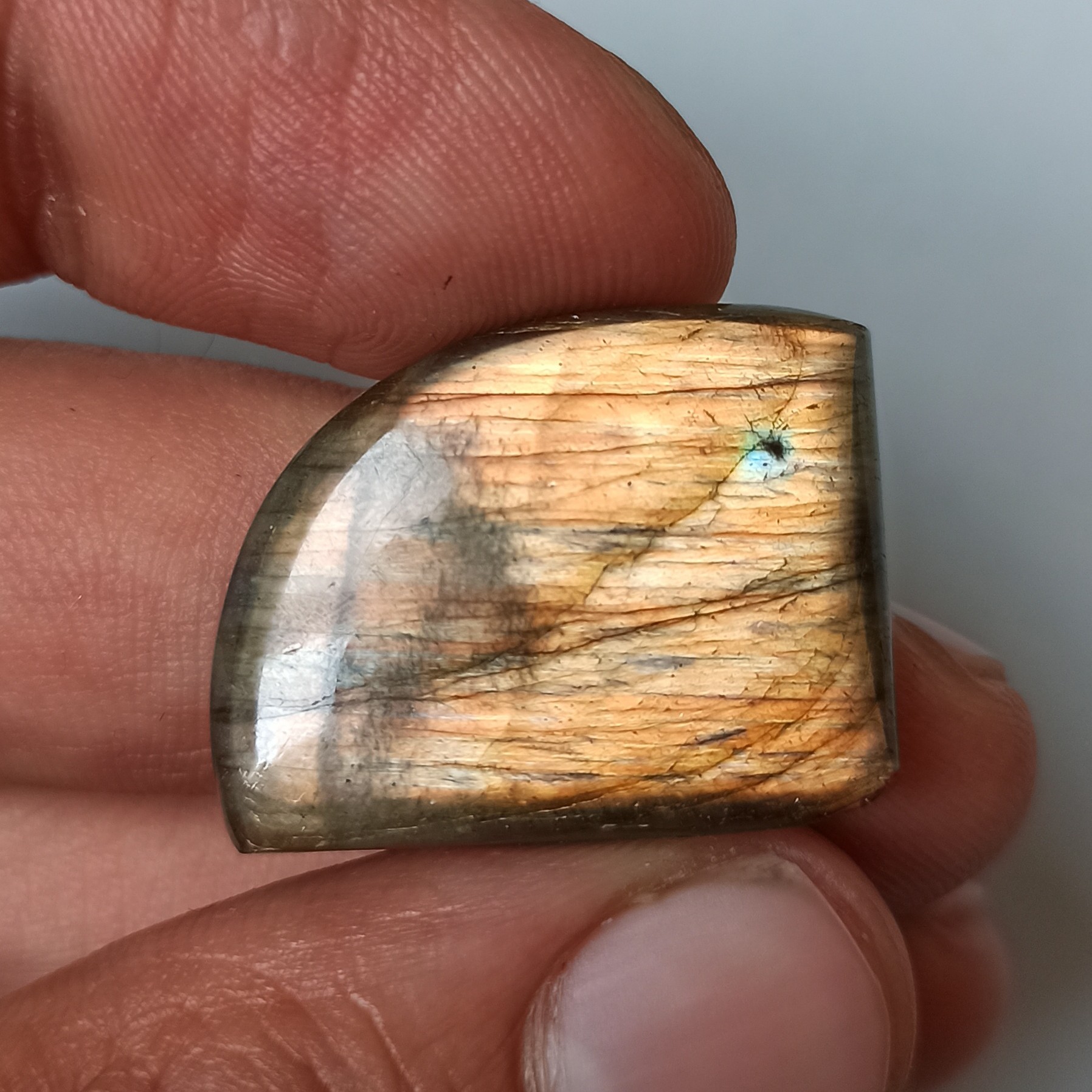 نگین سنگ لابرادوریت طلایی رزگلد تراش دفرمه کد 170