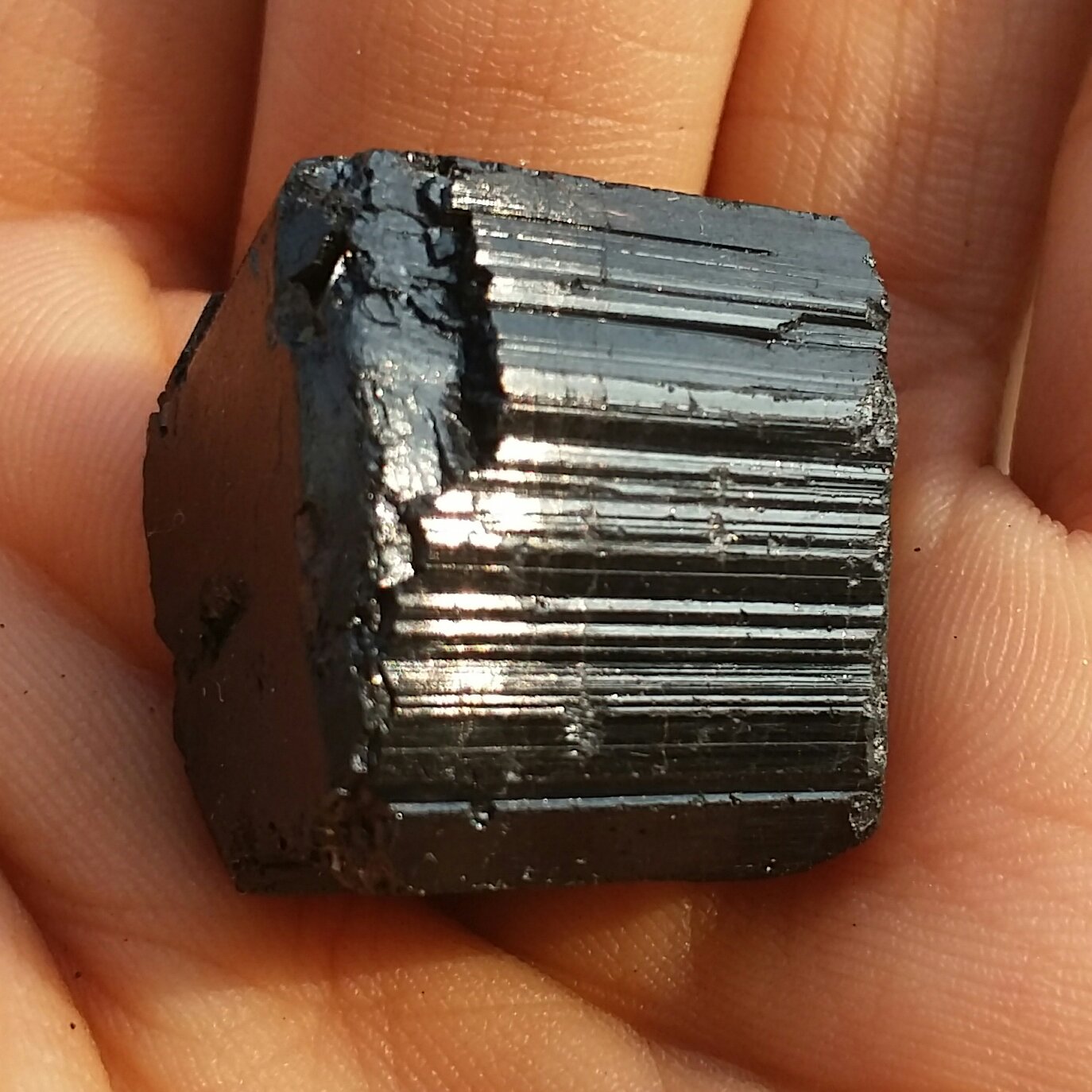 سنگ راف تورمالین شرول وارداتی ارزشمند شاهکار خلقت 100درصد طبیعی
مناسب جهت کلکسیون و ساخت نگین
بسیااار زیبا خاص