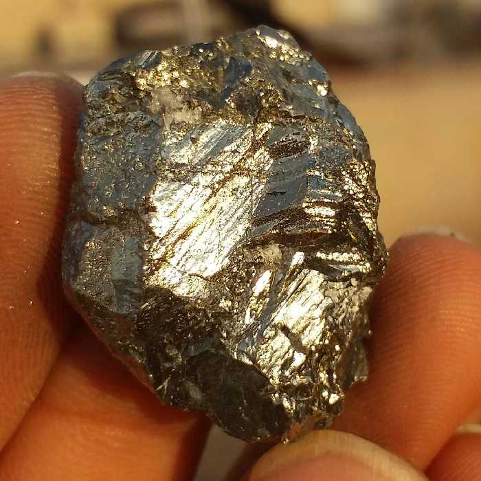 سنگ راف حبه شده پیریت طلایی ملقب به سنگ طلا 100 در 100 طبیعی شاهکار خلقت
تماما پیریت بدون ناخالصی
بی نظیر
کد 8990