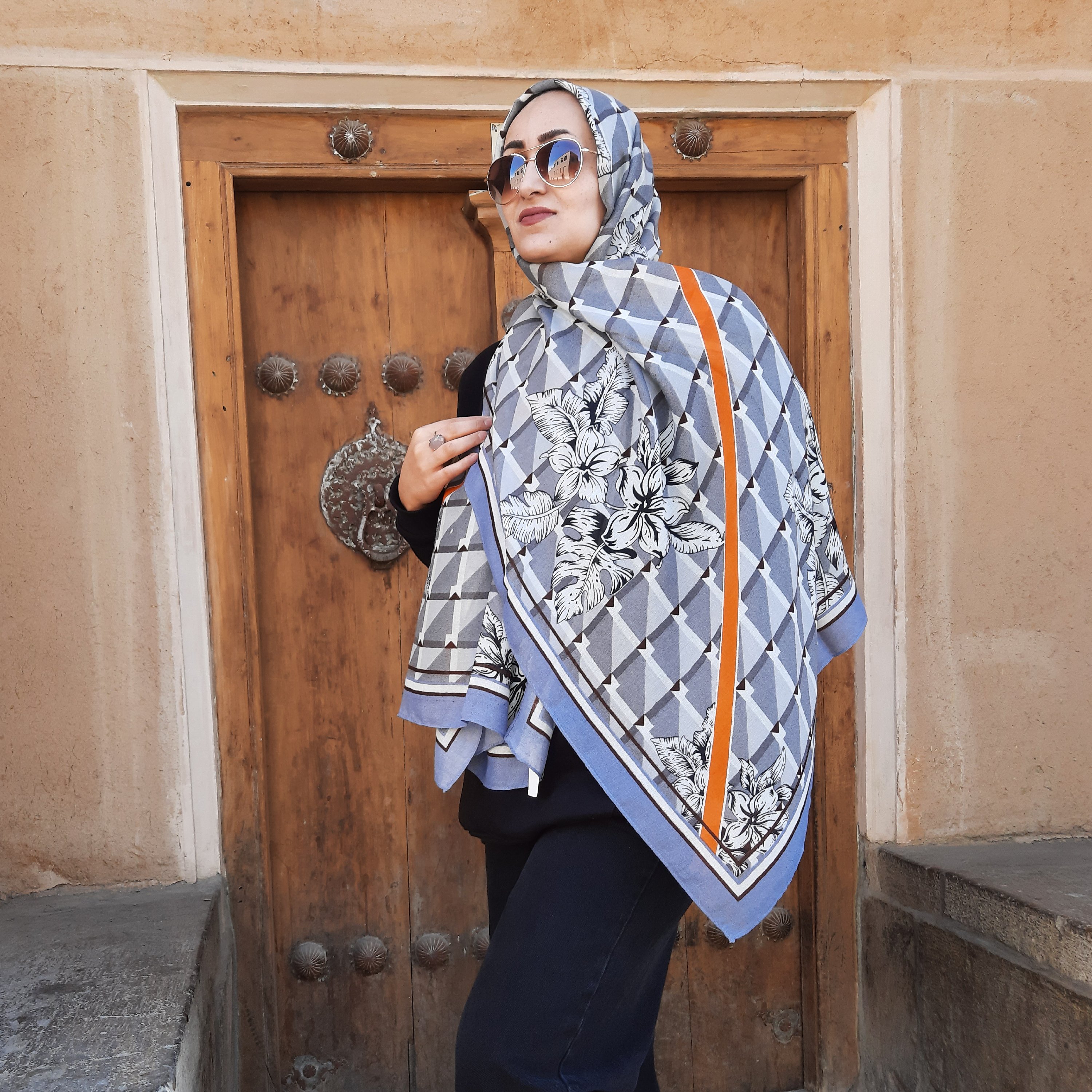 شال نخ پنبه درجه تک طرح زیبا دور دوز چهر فصل ایستایی عالی 