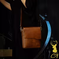 کیف دوشی چرم دستدوز مردانه _ زنانه بامداد