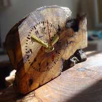 ساعت روستیک رومیزی متریال چوب خوش نقش زیتون جنگلی موتورتایوان