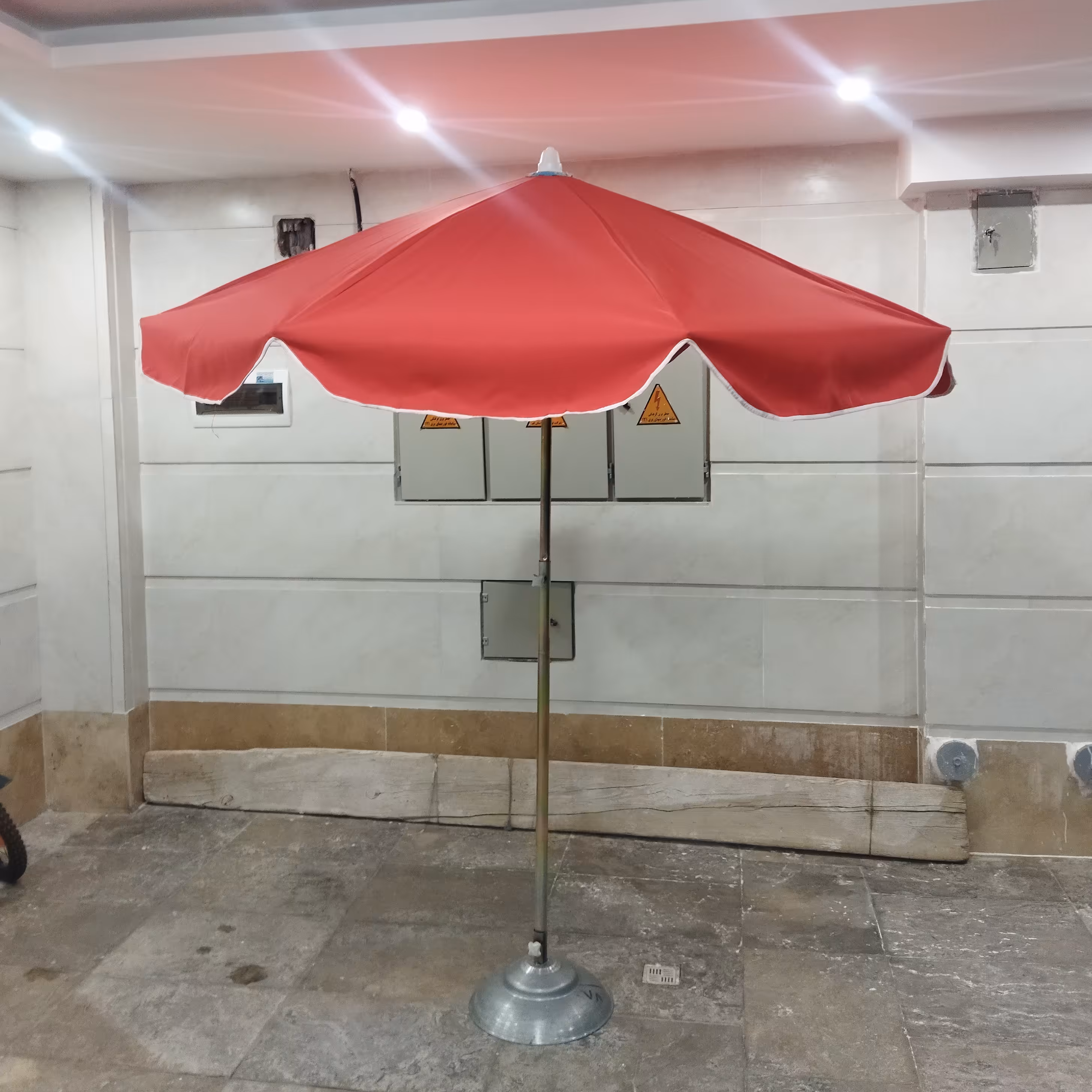 چتر سایبان چتری ارتفاع و قطر 2 متر جنس پارچه ای رنگ قرمز