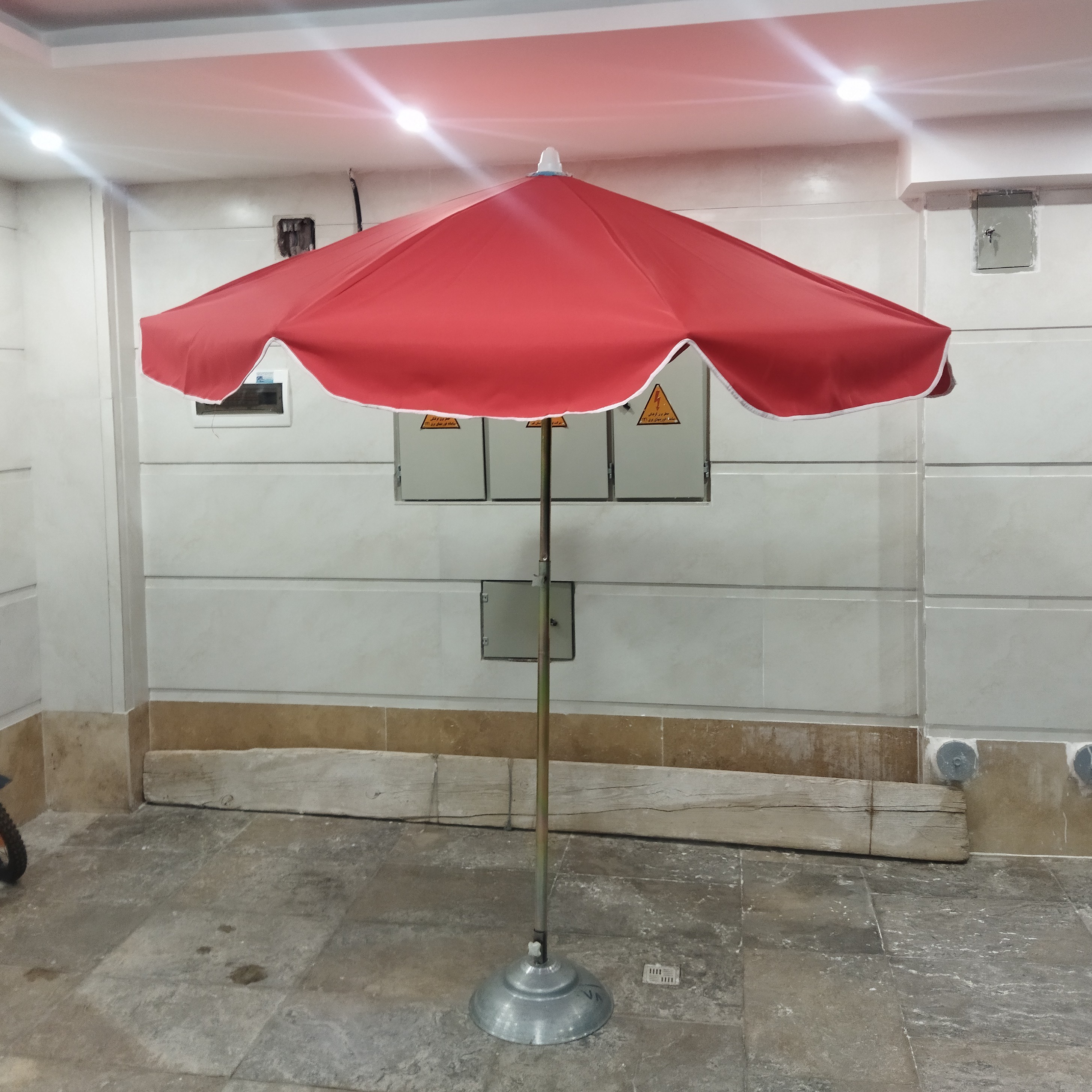 چتر سایبان چتری ارتفاع و قطر 2 متر جنس پارچه ای رنگ قرمز