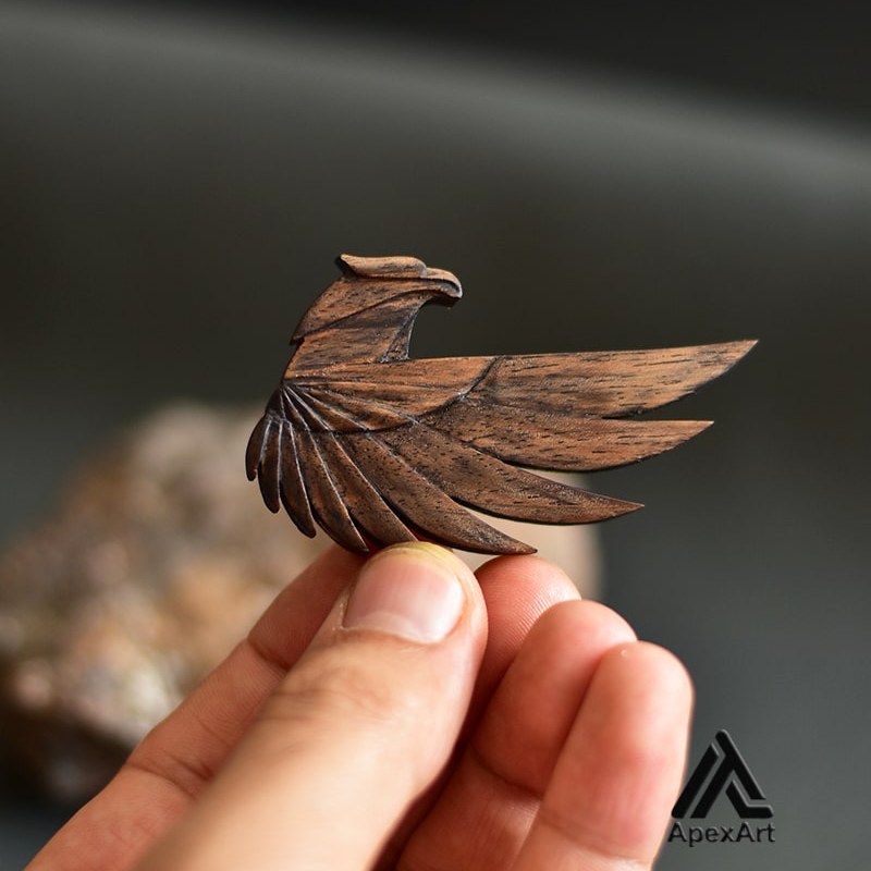 گردنبند چوبی طرح عقاب