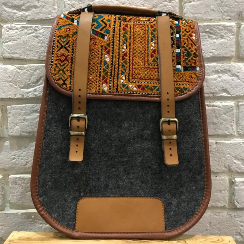 کیف کوله نمدی نوکمدادی و عسلی با دکمه مگنتی