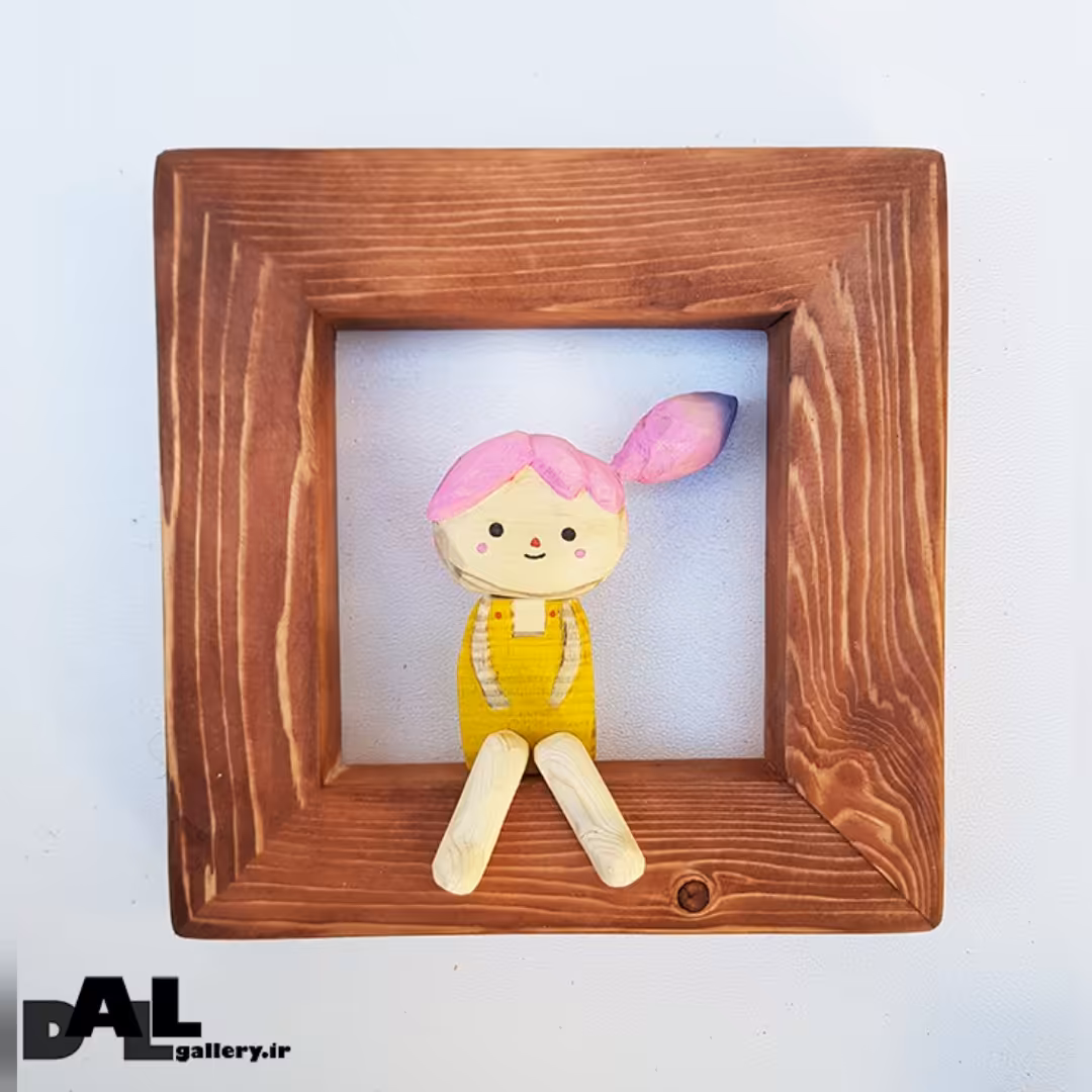 قاب چوبی دختر چوبی پیکرتراشی شده تزیینی دست ساز (دستساز ) ( دکوری ) ( تابلو چوبی ) 