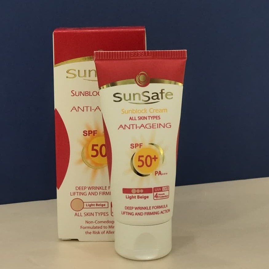 کرم ضد آفتاب spf 50 ضد چروک مناسب انواع پوستها( بژ روشن)